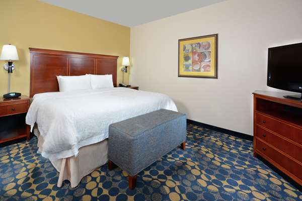  - Hampton Inn & Suites Huntersville - I-77, Exit 23