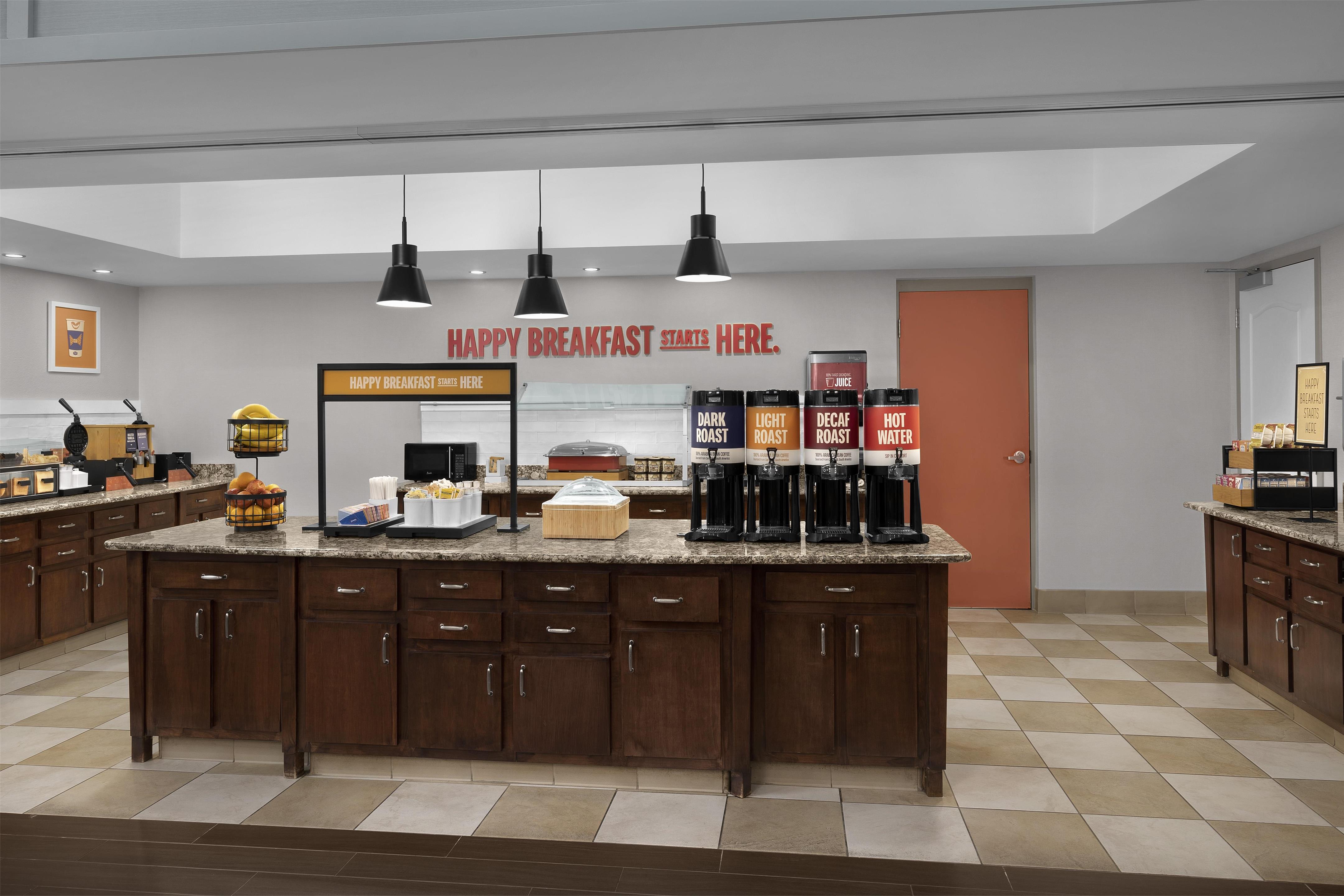 Breakfast Area | Hampton Inn & Suites Huntersville