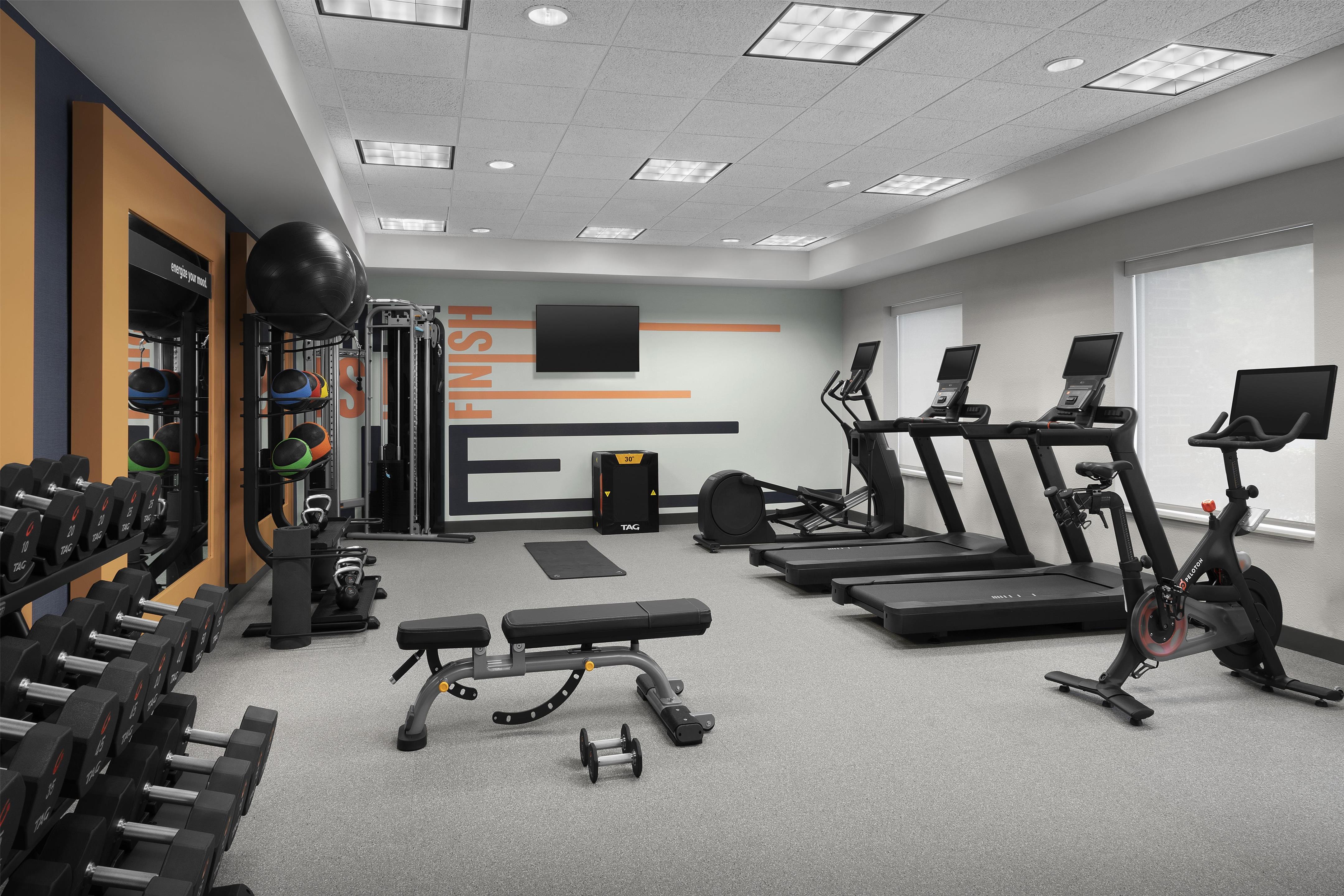 Health club fitness center gym | Hampton Inn & Suites Huntersville