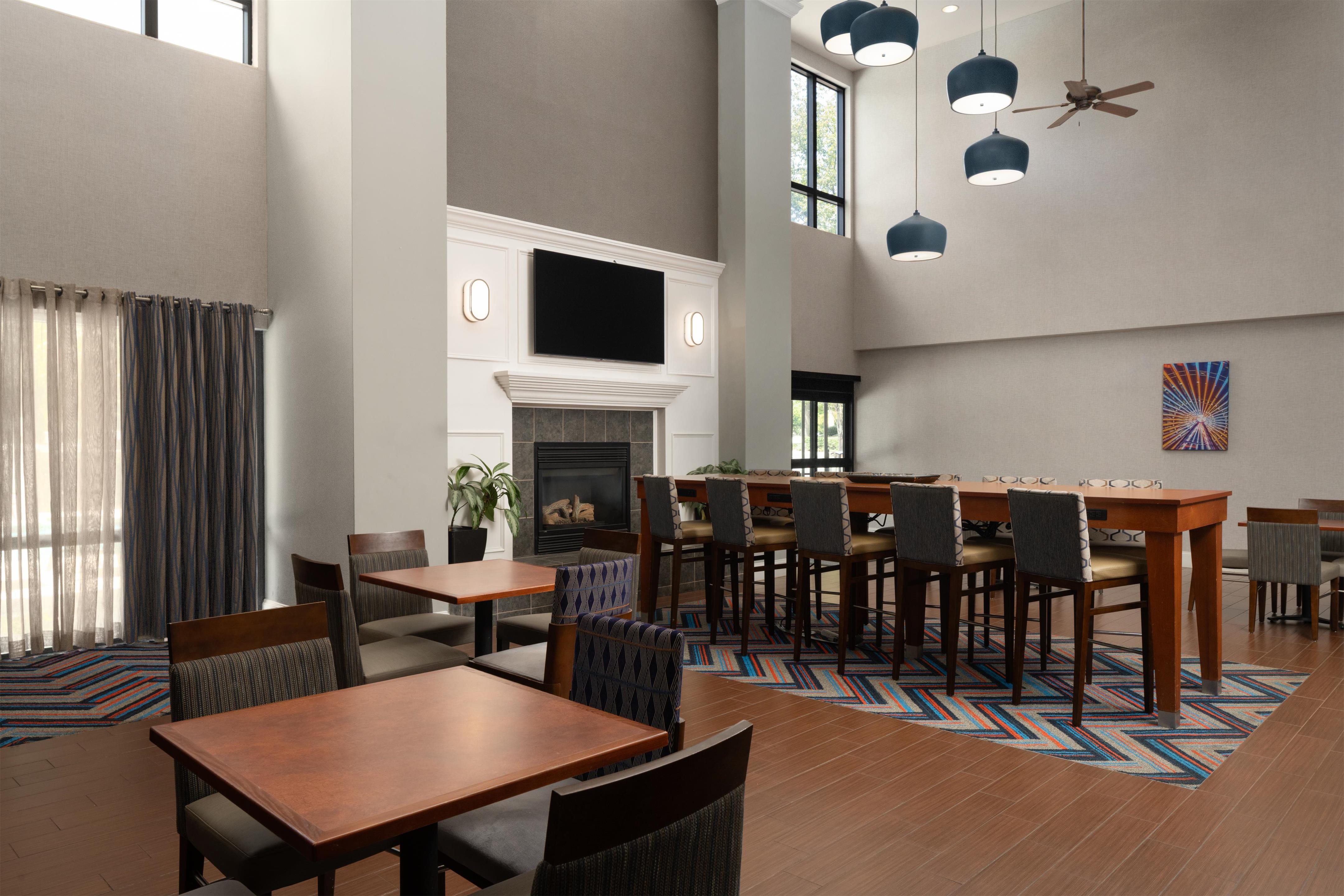 Restaurant | Hampton Inn & Suites Concord/Charlotte