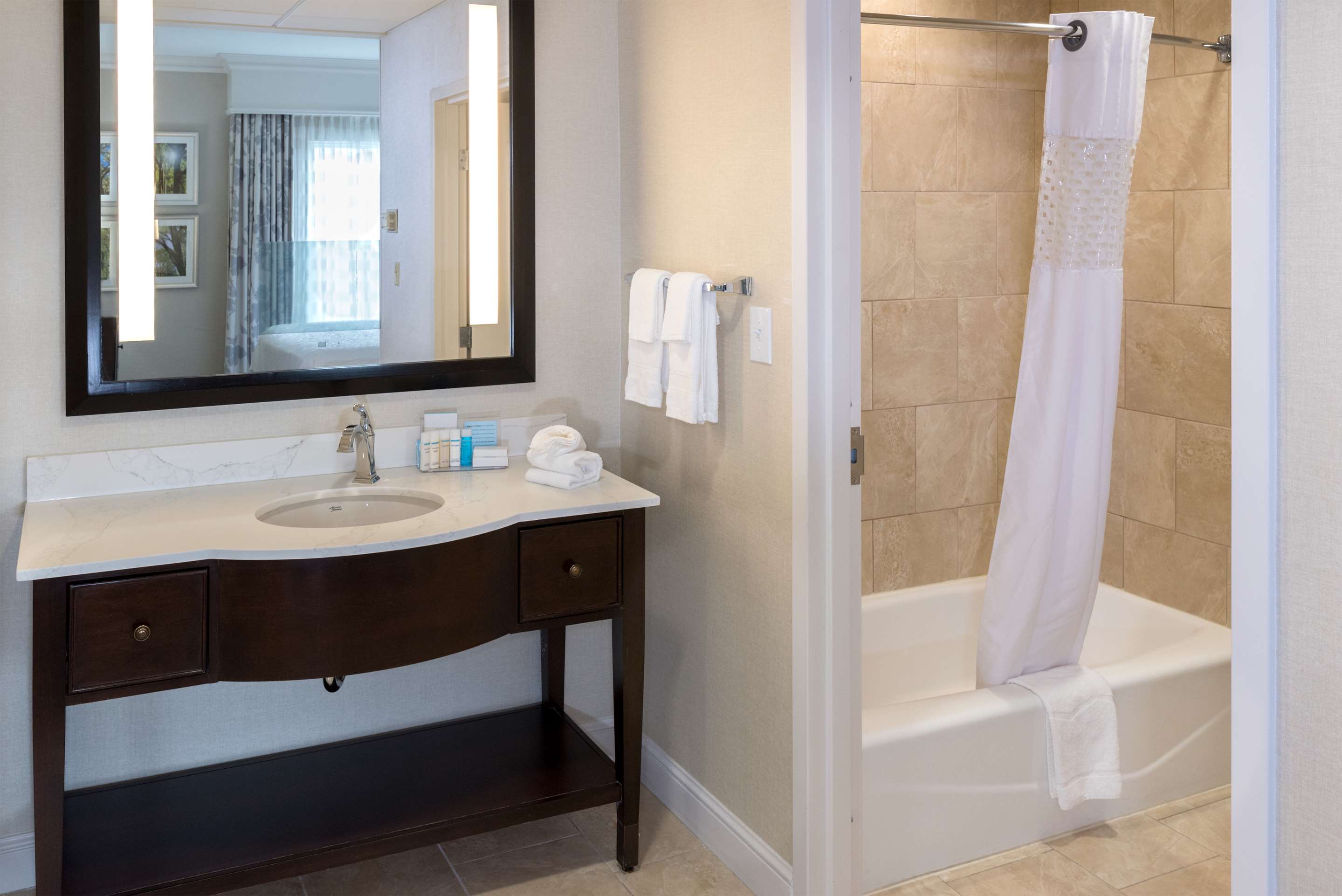 Guest room bath