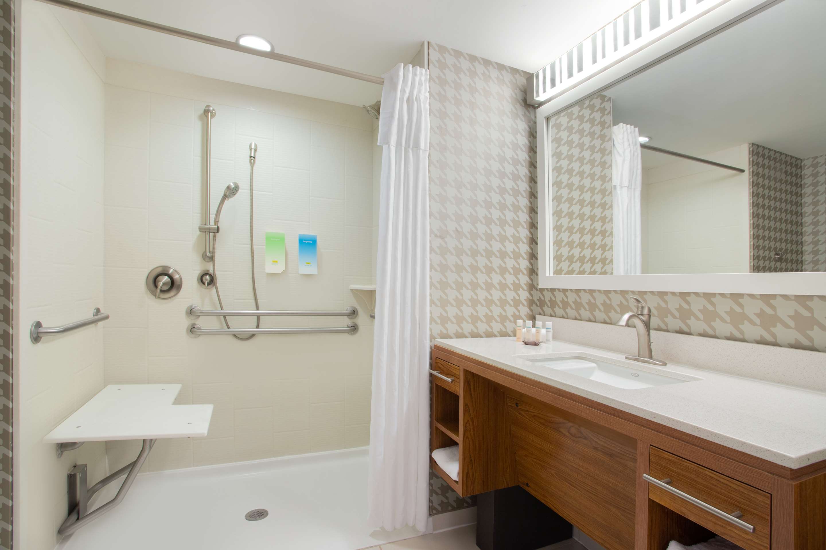 Guest room bath