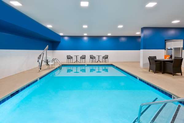 Pool - Hampton Inn Uptown Charlotte