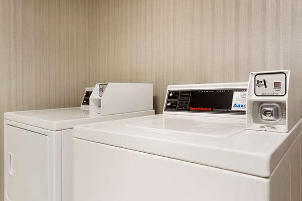  - Hampton Inn & Suites Largo