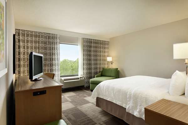  - Hampton Inn & Suites Largo