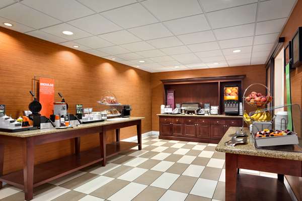 Restaurant - Hampton Inn & Suites Largo