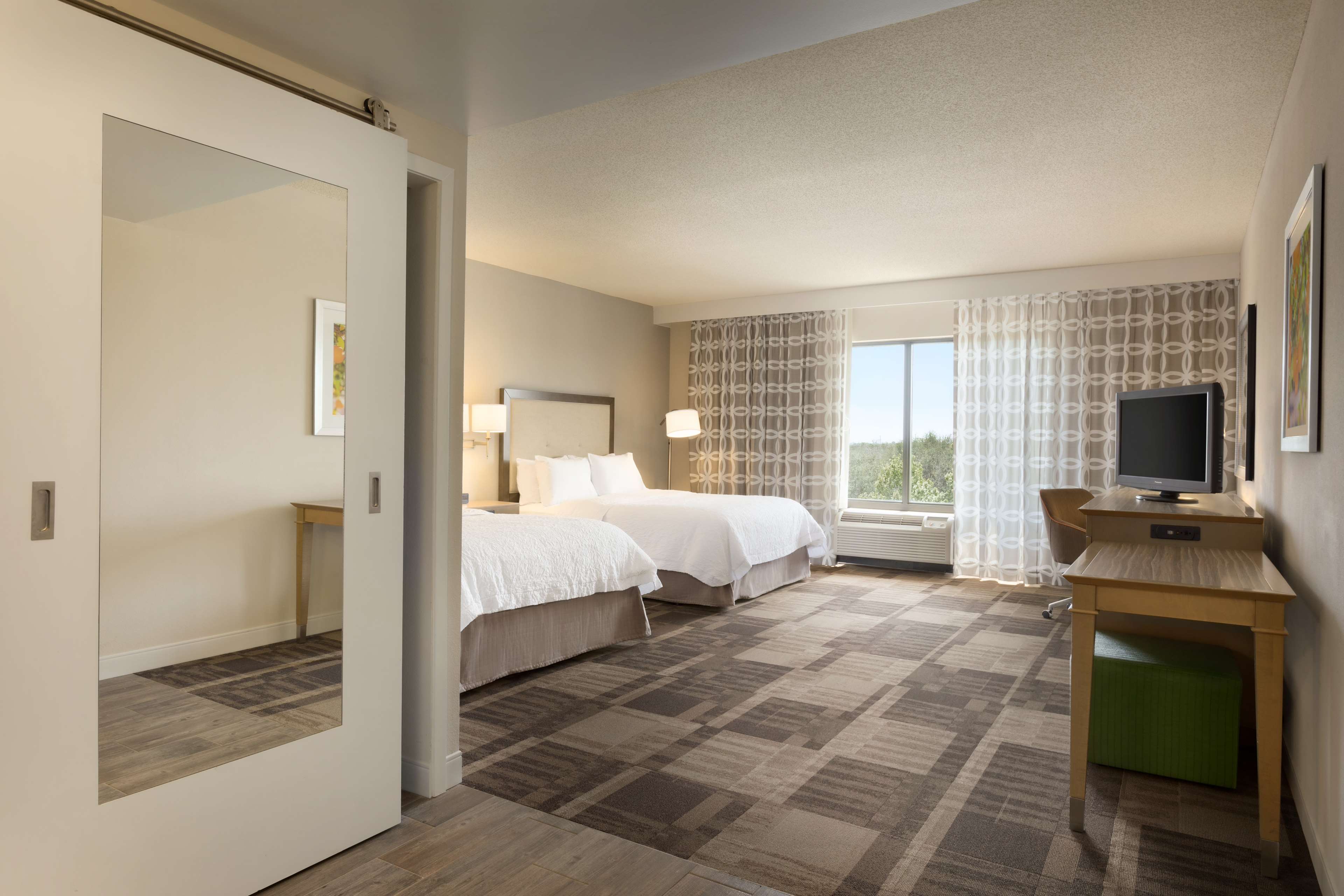 Hampton Inn & Suites by Hilton Largo Room Type - 2 QNS ACCESSIBLE W TUB NS
