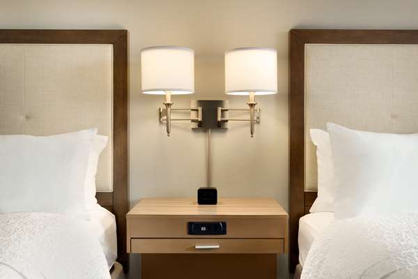  - Hampton Inn & Suites Largo