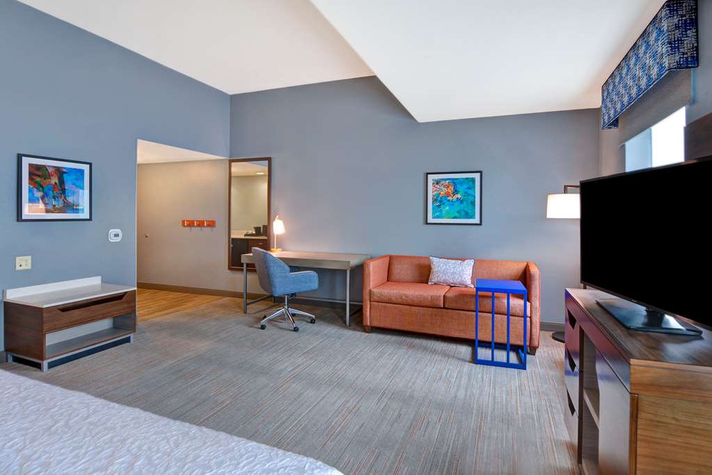 Hampton Inn & Suites Clearwater/St. Petersburg-Ulmerton Road - Tap to explore photos