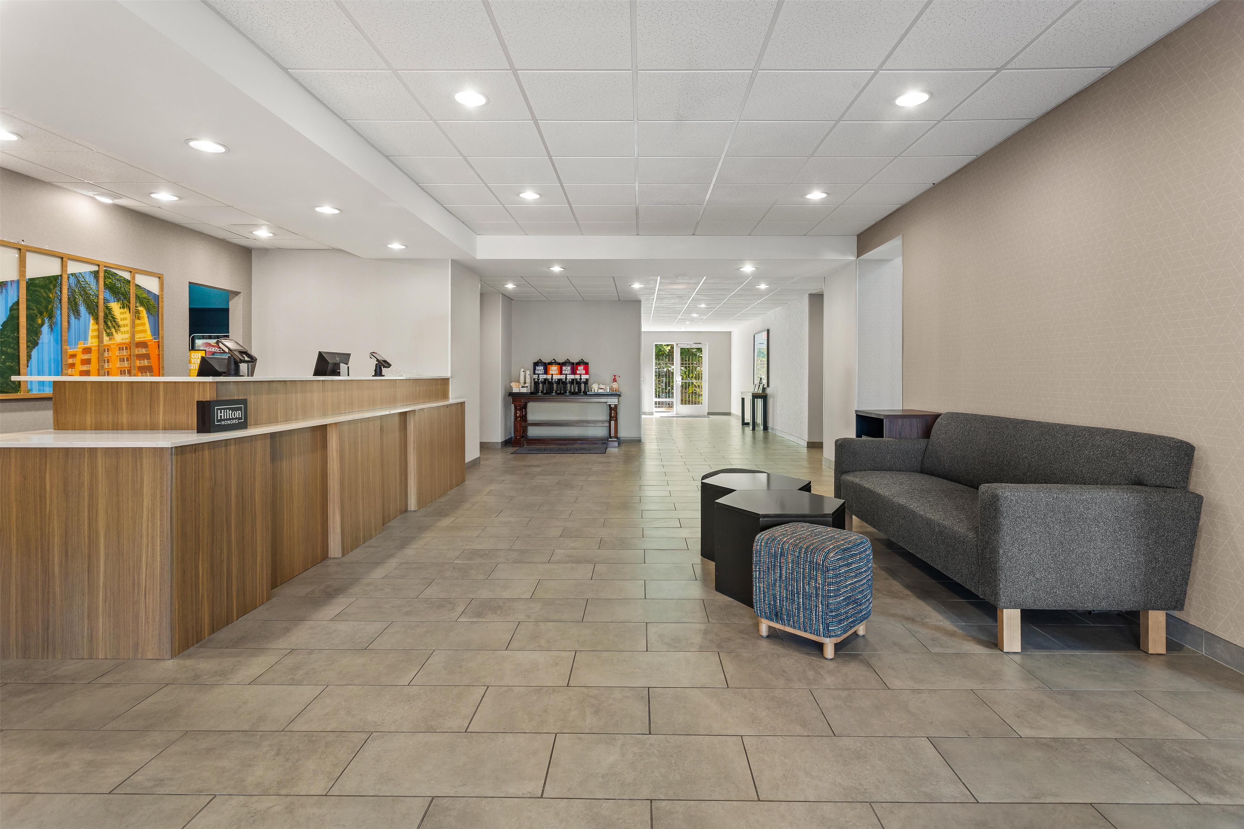 Lobby | Hampton Inn & Suites Port Richey