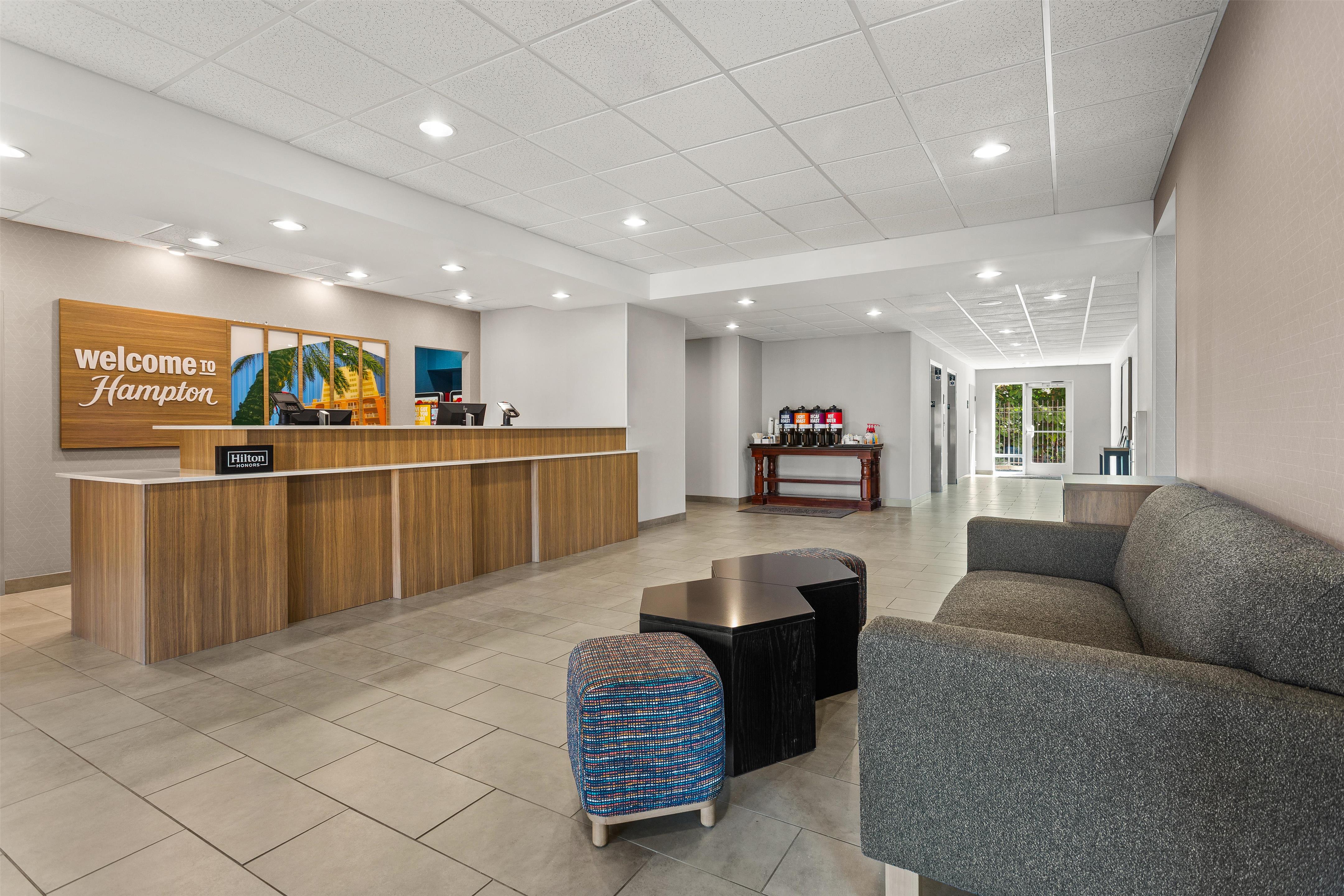 Lobby | Hampton Inn & Suites Port Richey