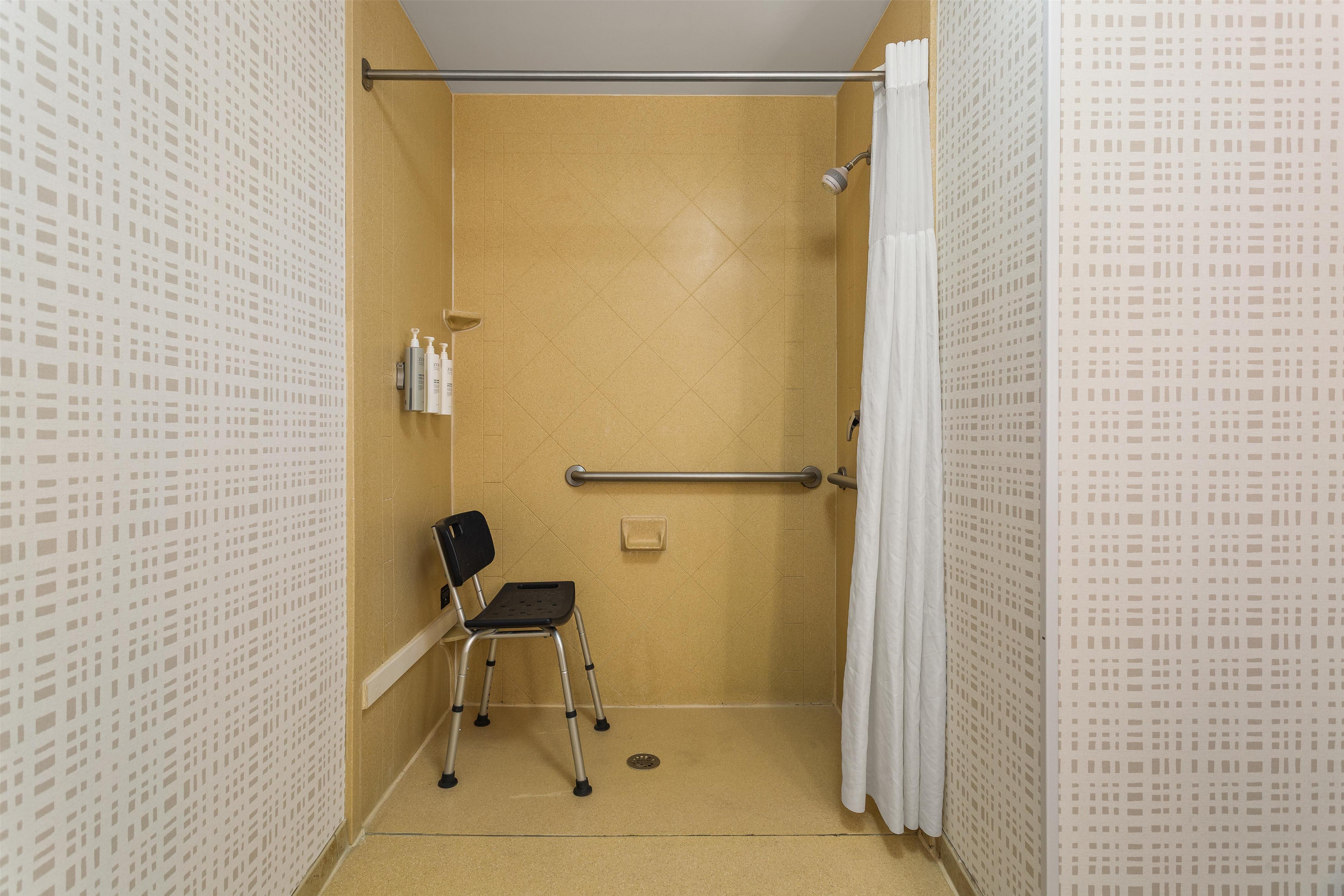 Guest room bath