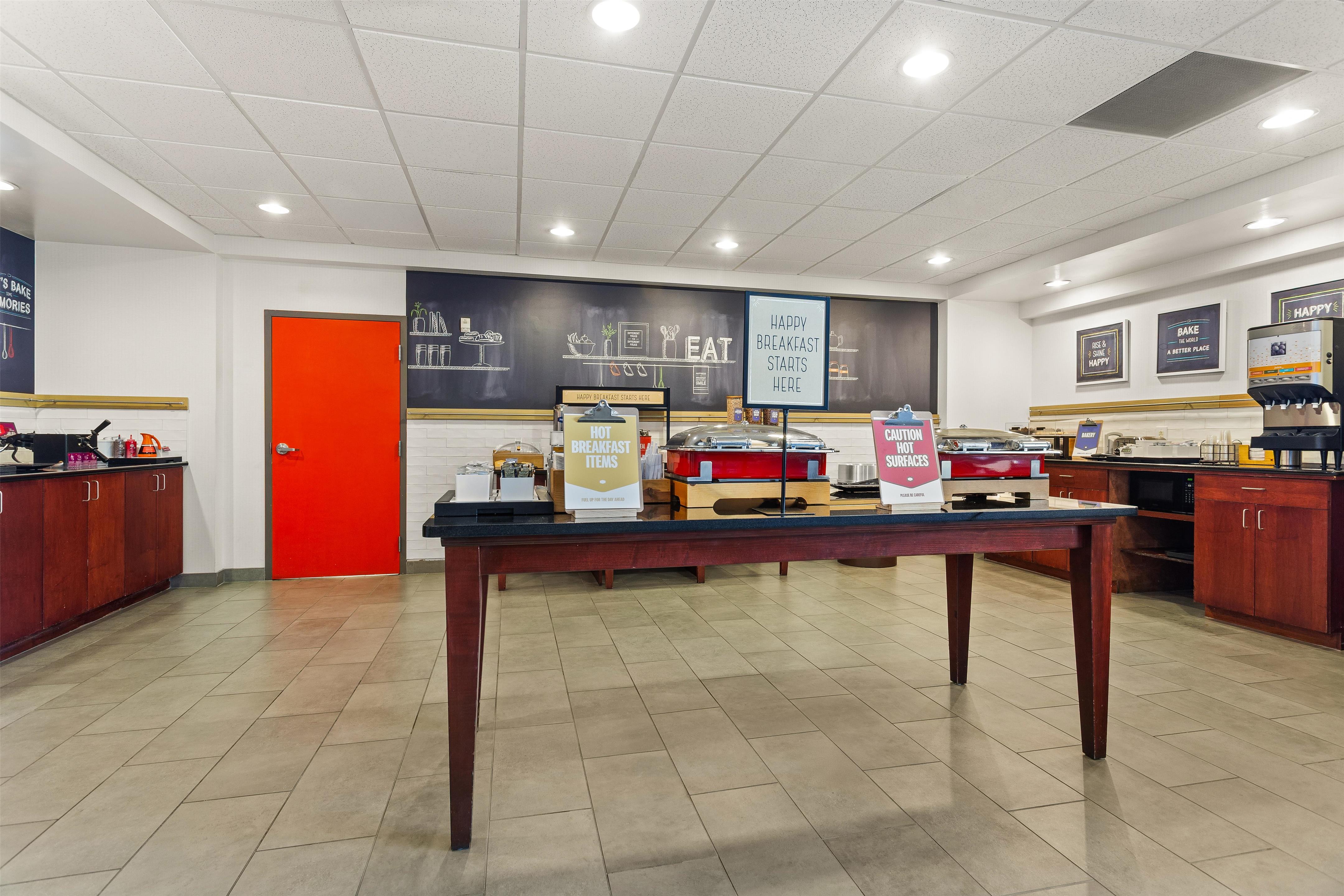 Breakfast Area | Hampton Inn & Suites Port Richey