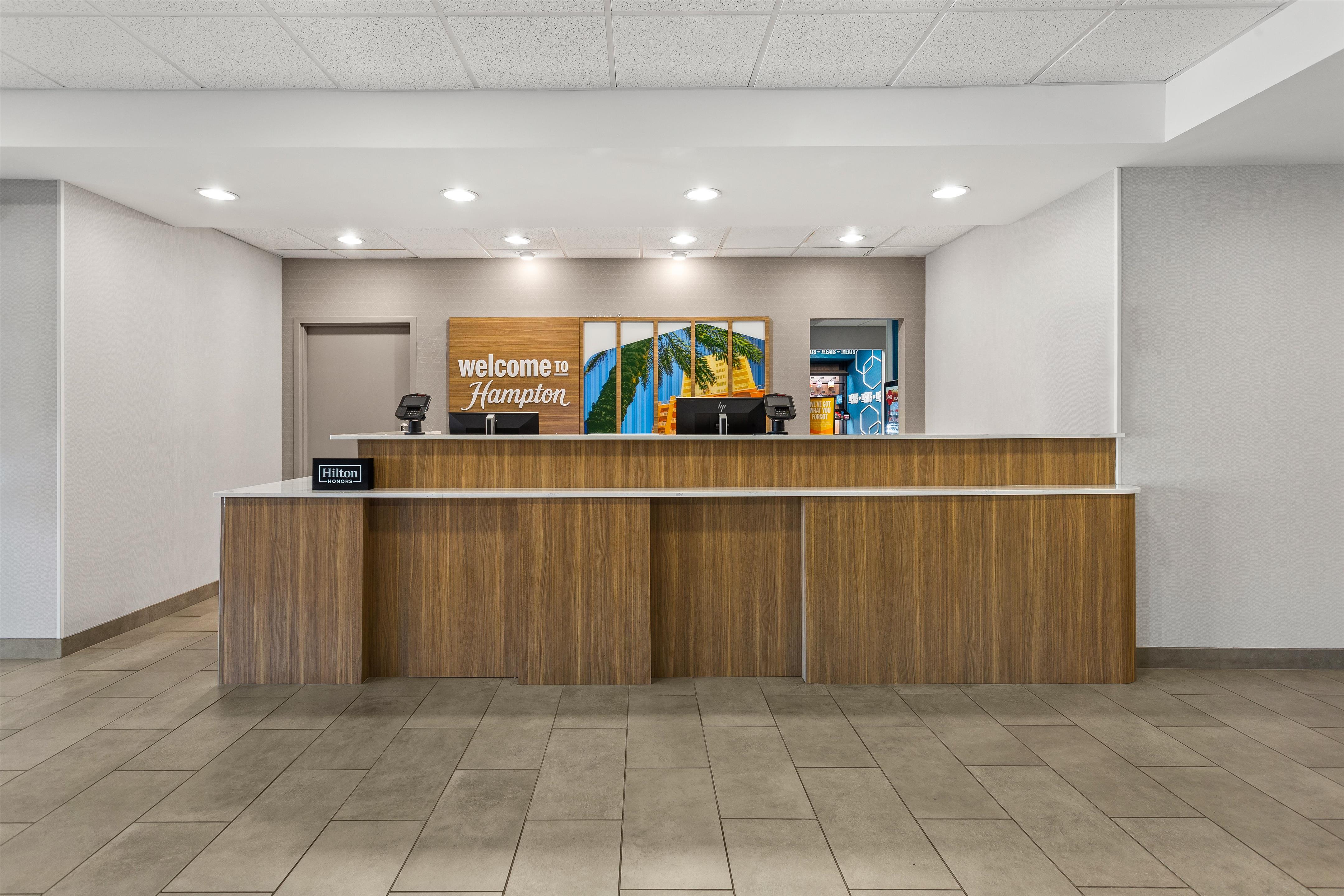 Lobby | Hampton Inn & Suites Port Richey