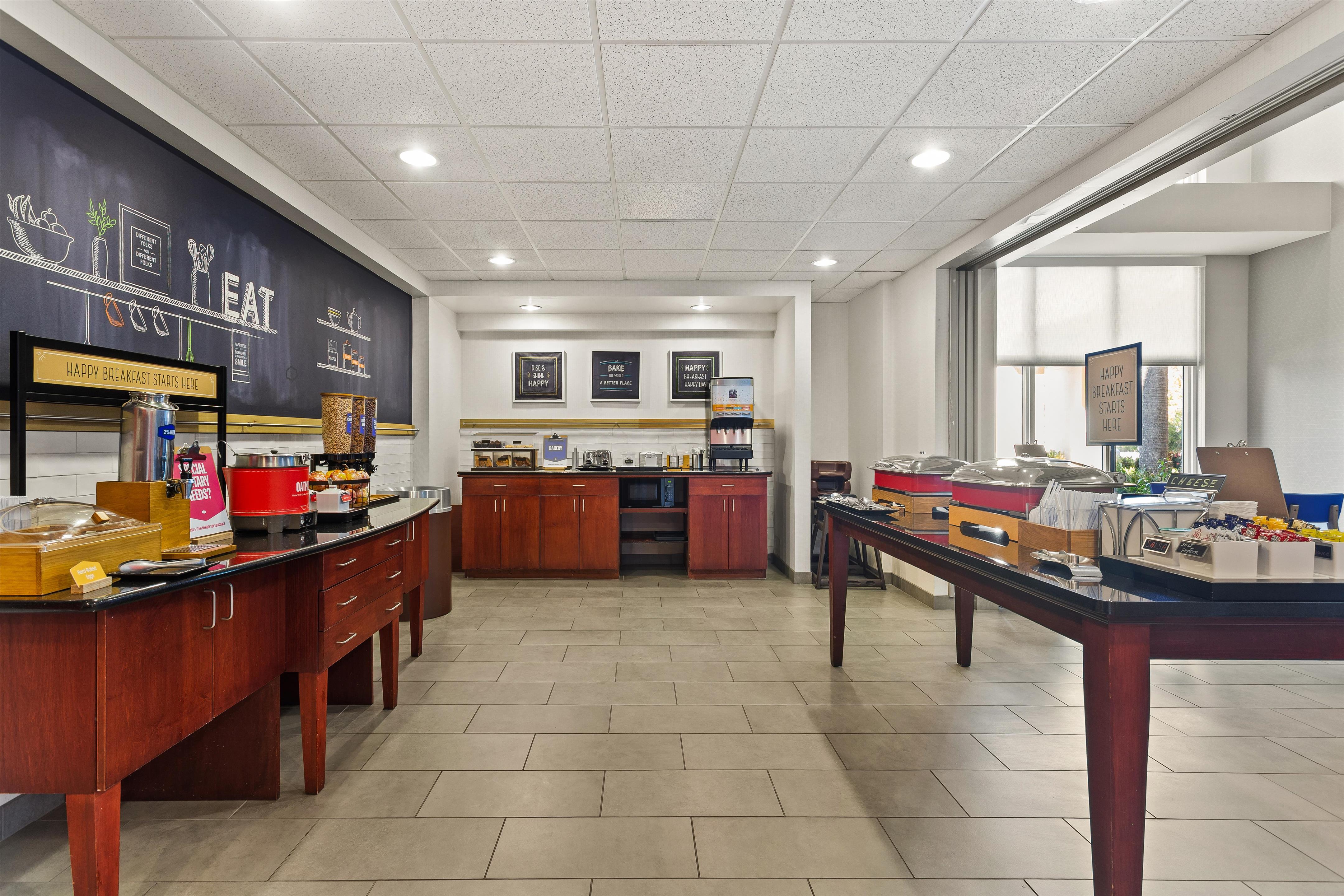 Breakfast Area | Hampton Inn & Suites Port Richey
