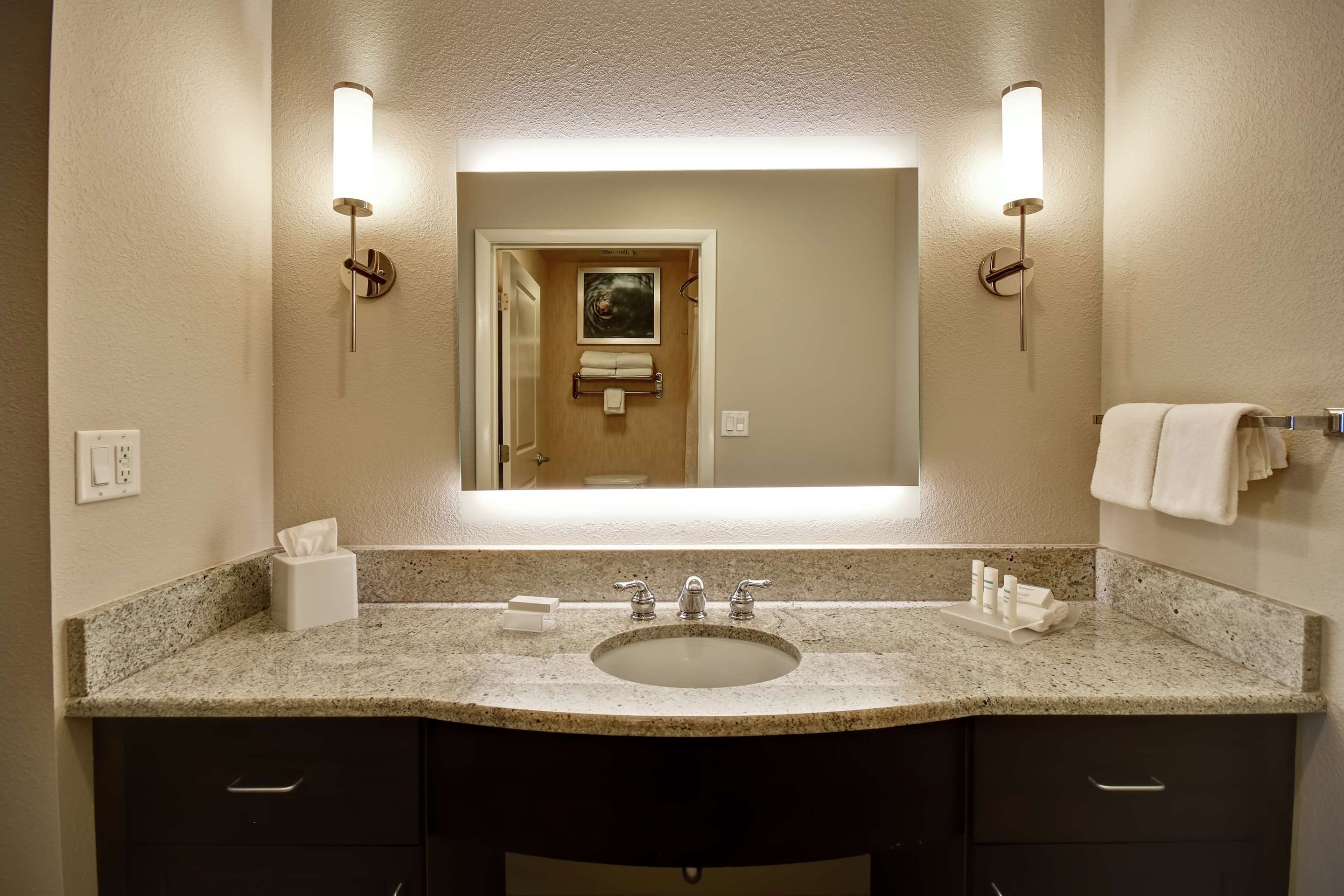 Guest room bath