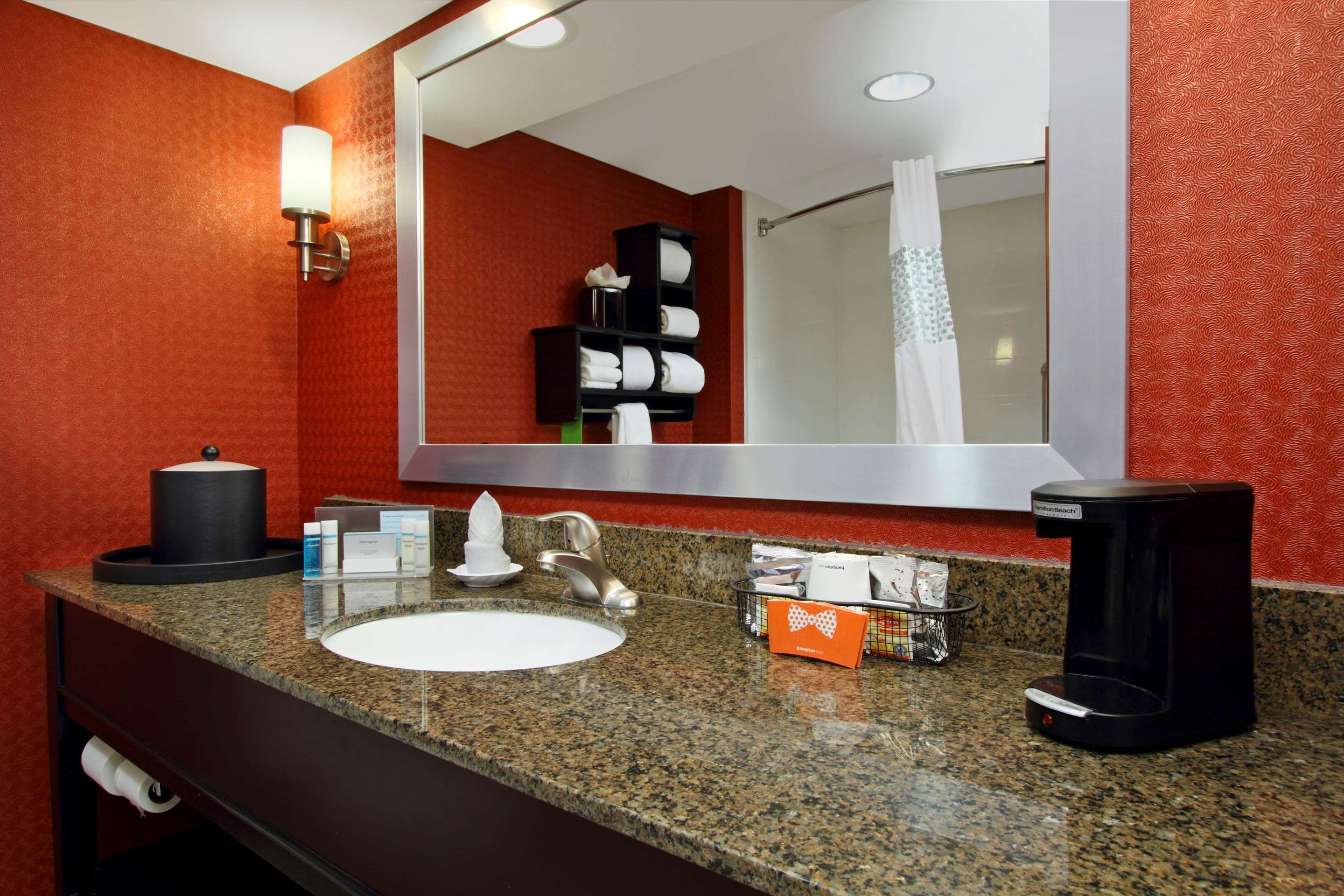Guest room bath