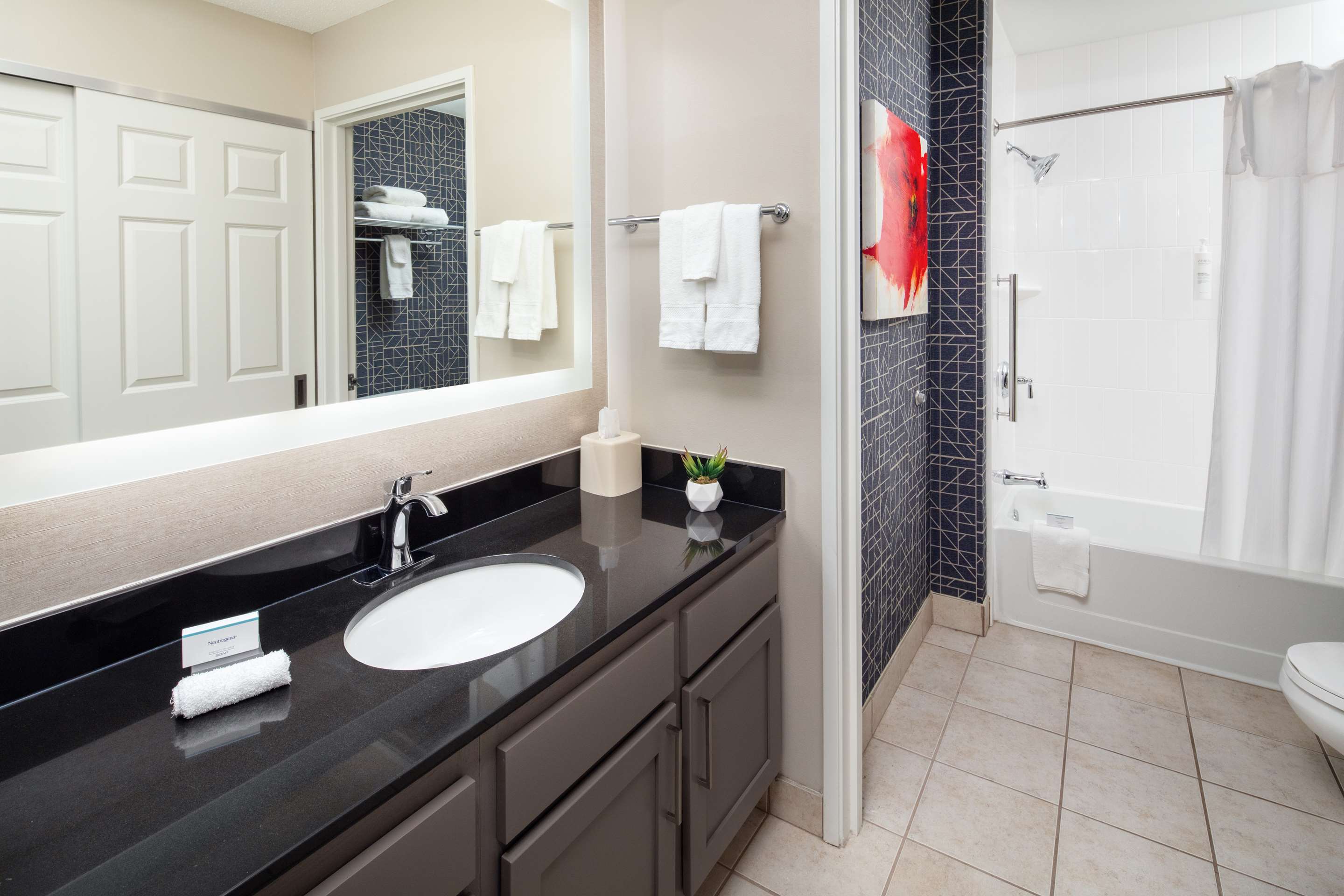 Guest room bath