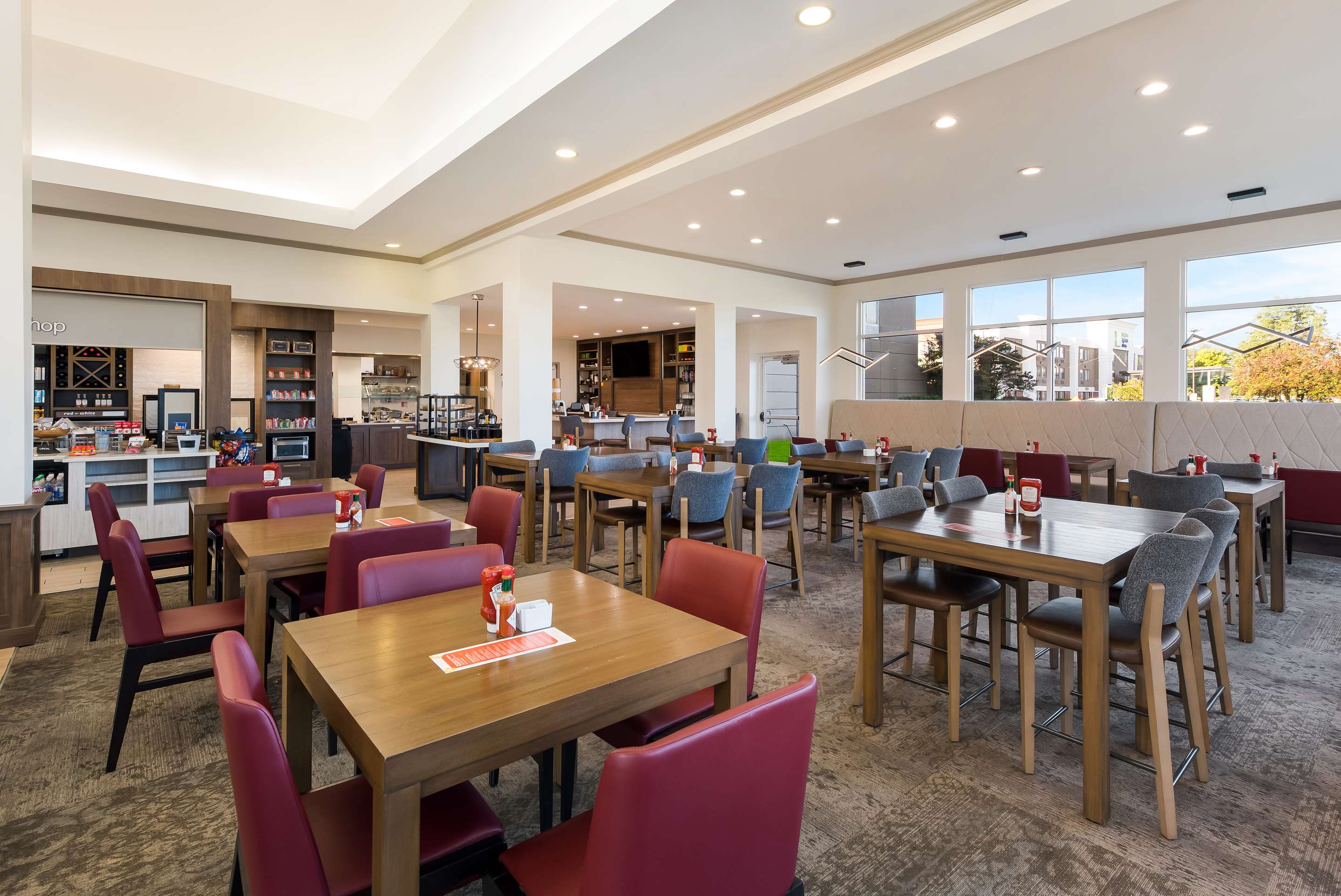 Breakfast Area | Hilton Garden Inn Columbus/Grove City