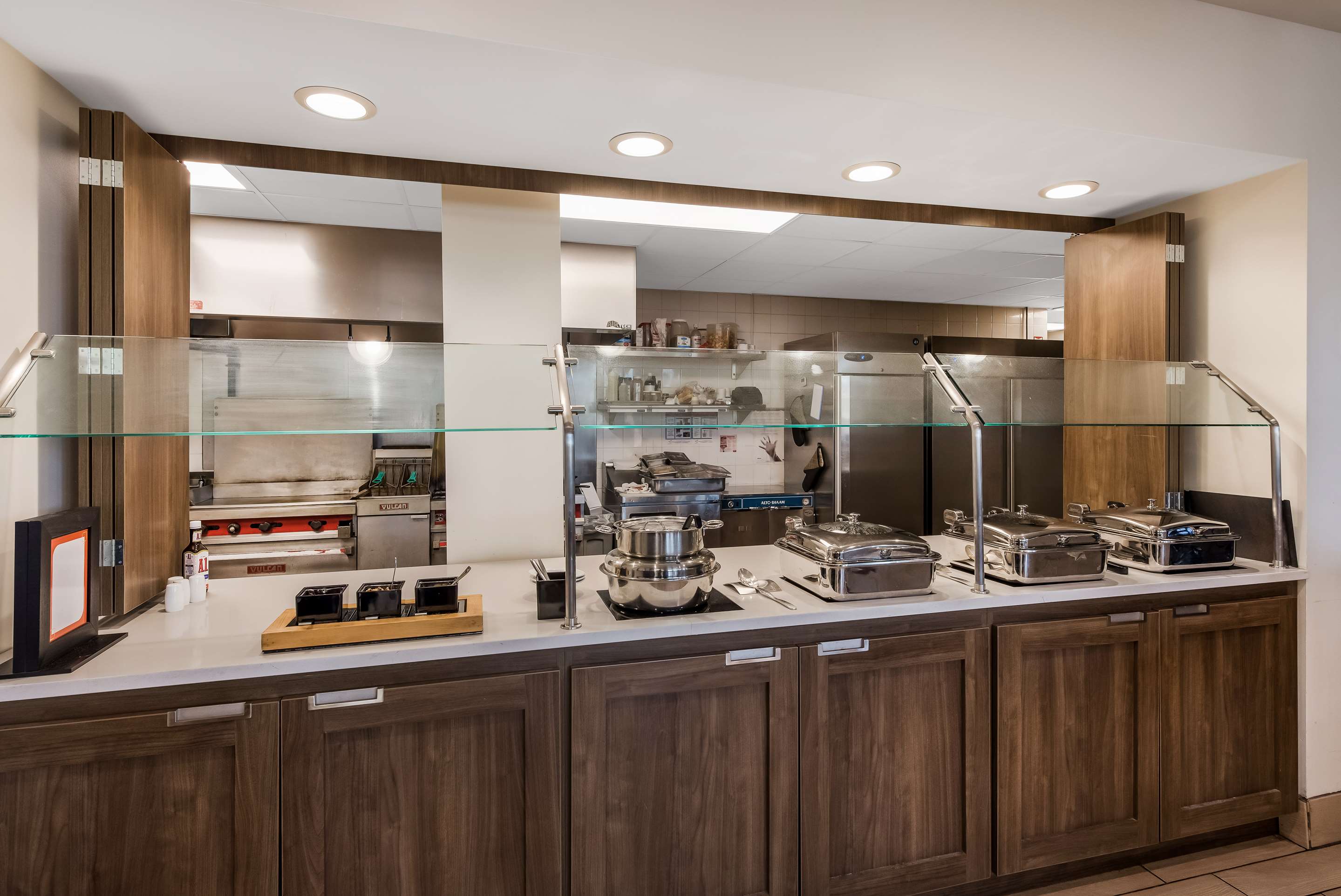 Breakfast Area | Hilton Garden Inn Columbus/Grove City
