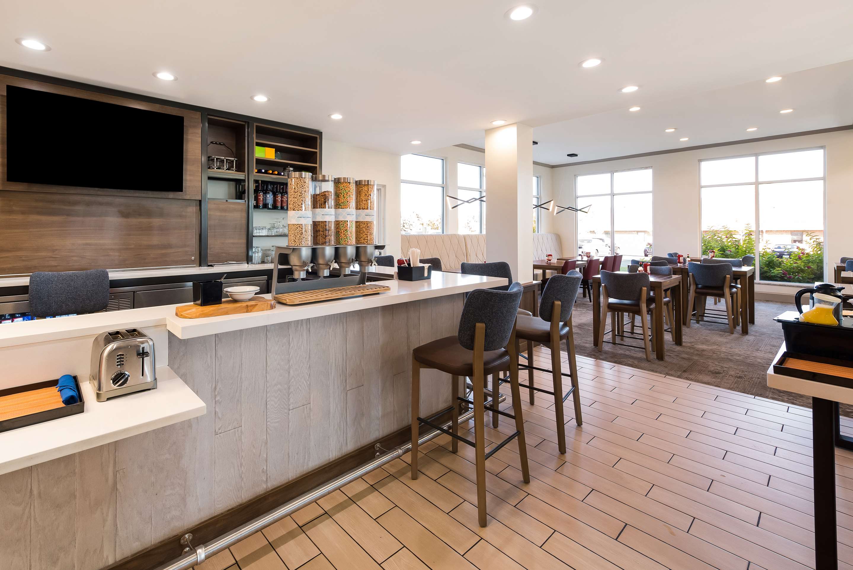 Breakfast Area | Hilton Garden Inn Columbus/Grove City