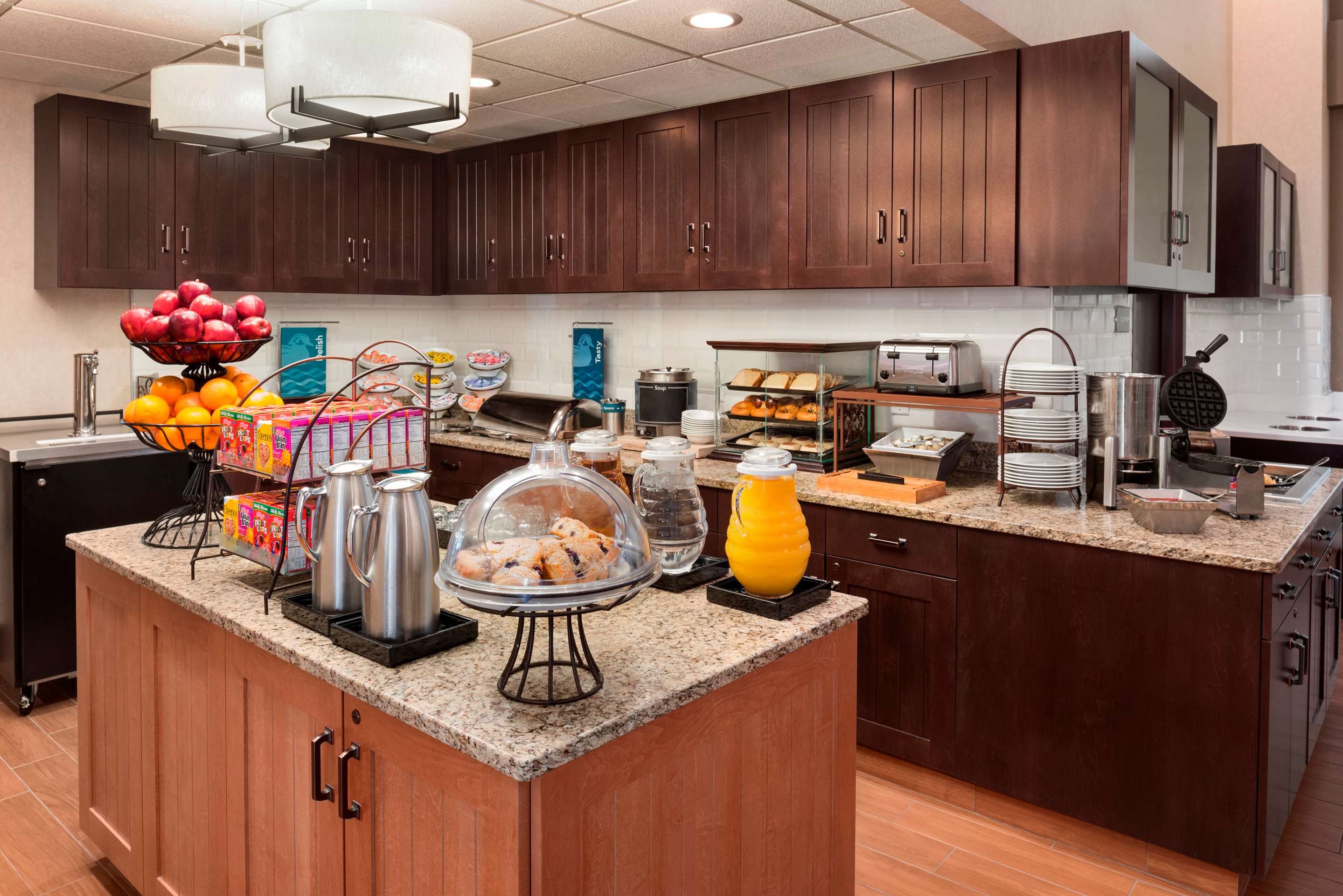 Breakfast Area | Homewood Suites Columbus Hilliard