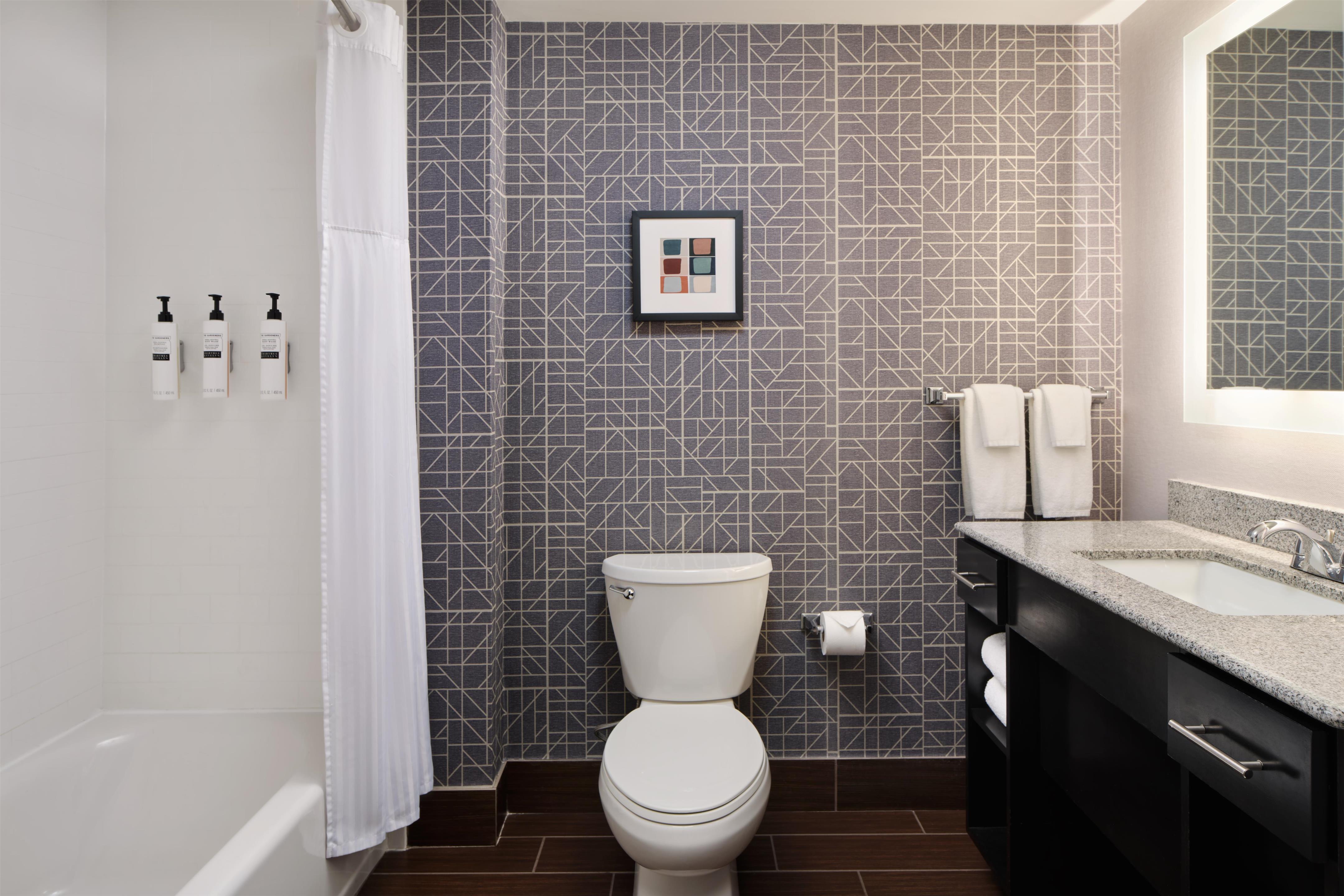 Guest room bath