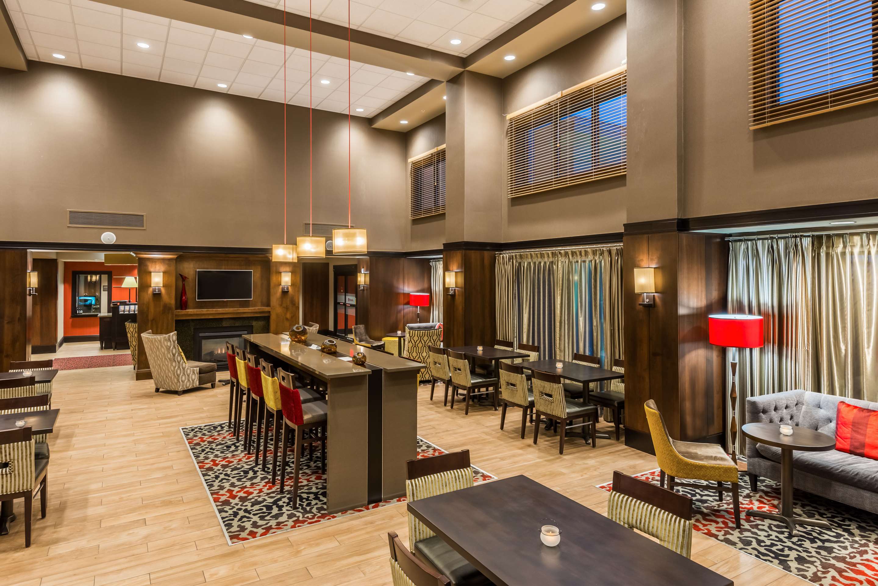 Reception | Hampton Inn & Suites Columbus Polaris