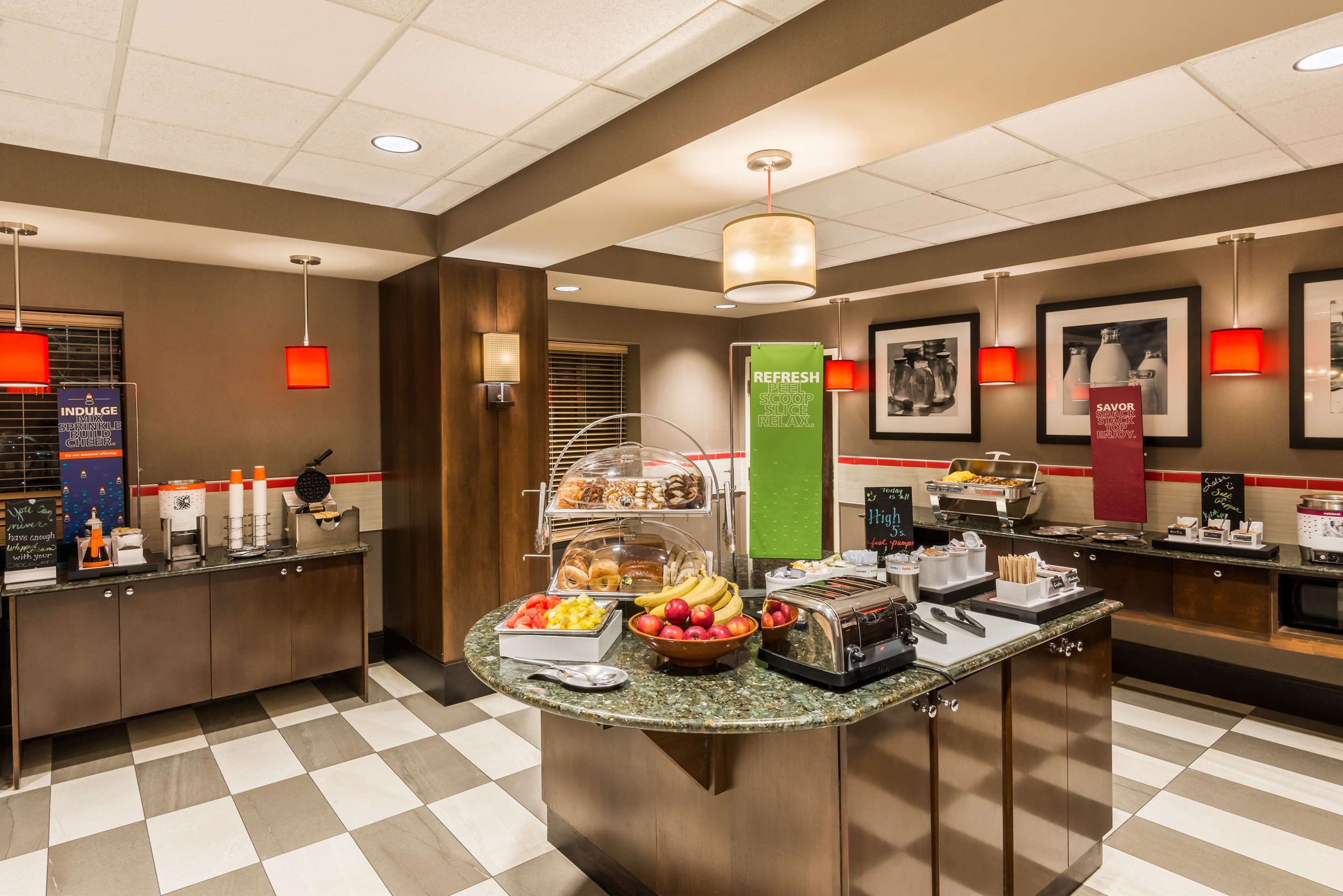 Breakfast Area | Hampton Inn & Suites Columbus Polaris