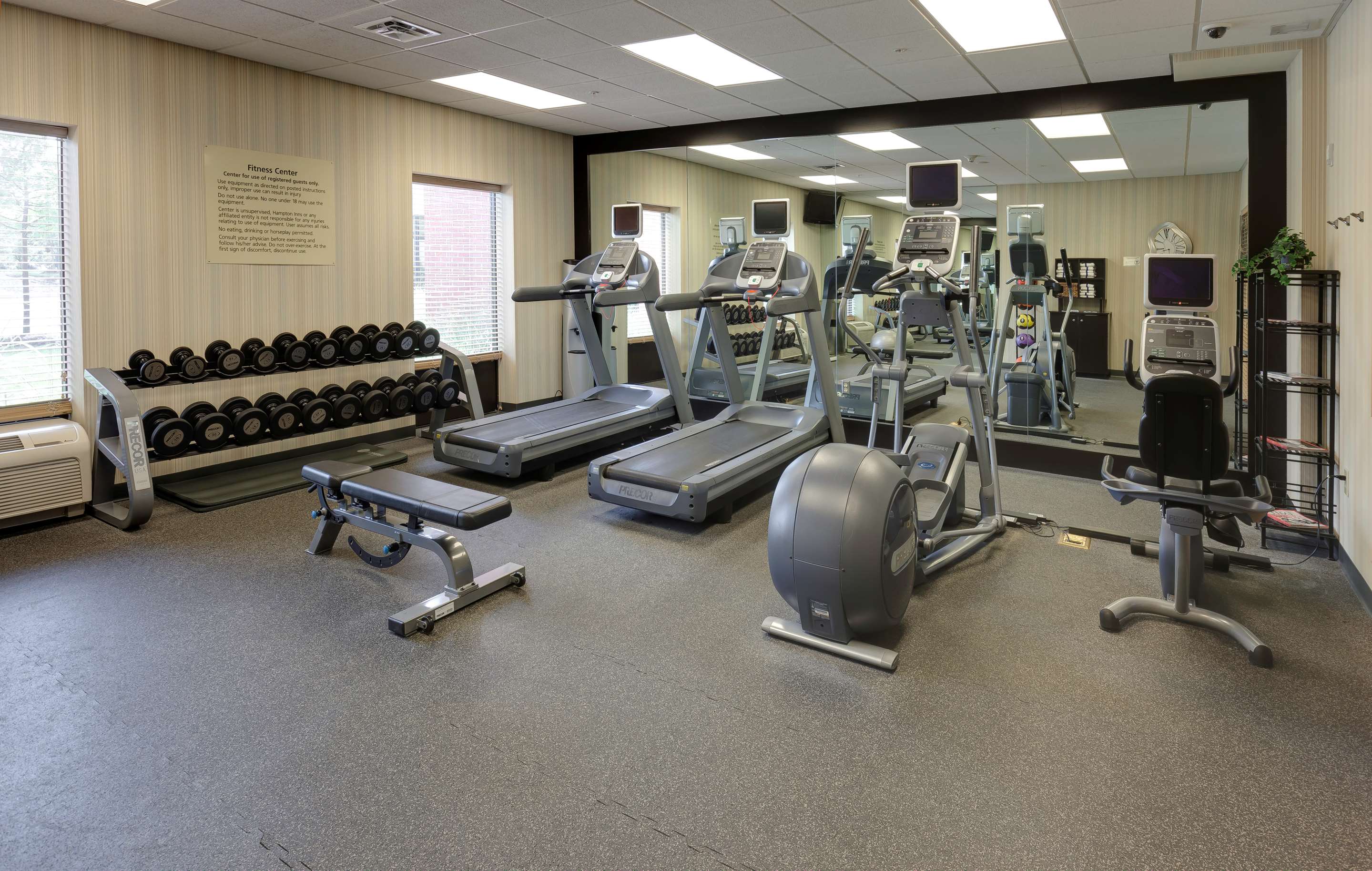Health club fitness center gym | Hampton Inn & Suites Columbus Polaris