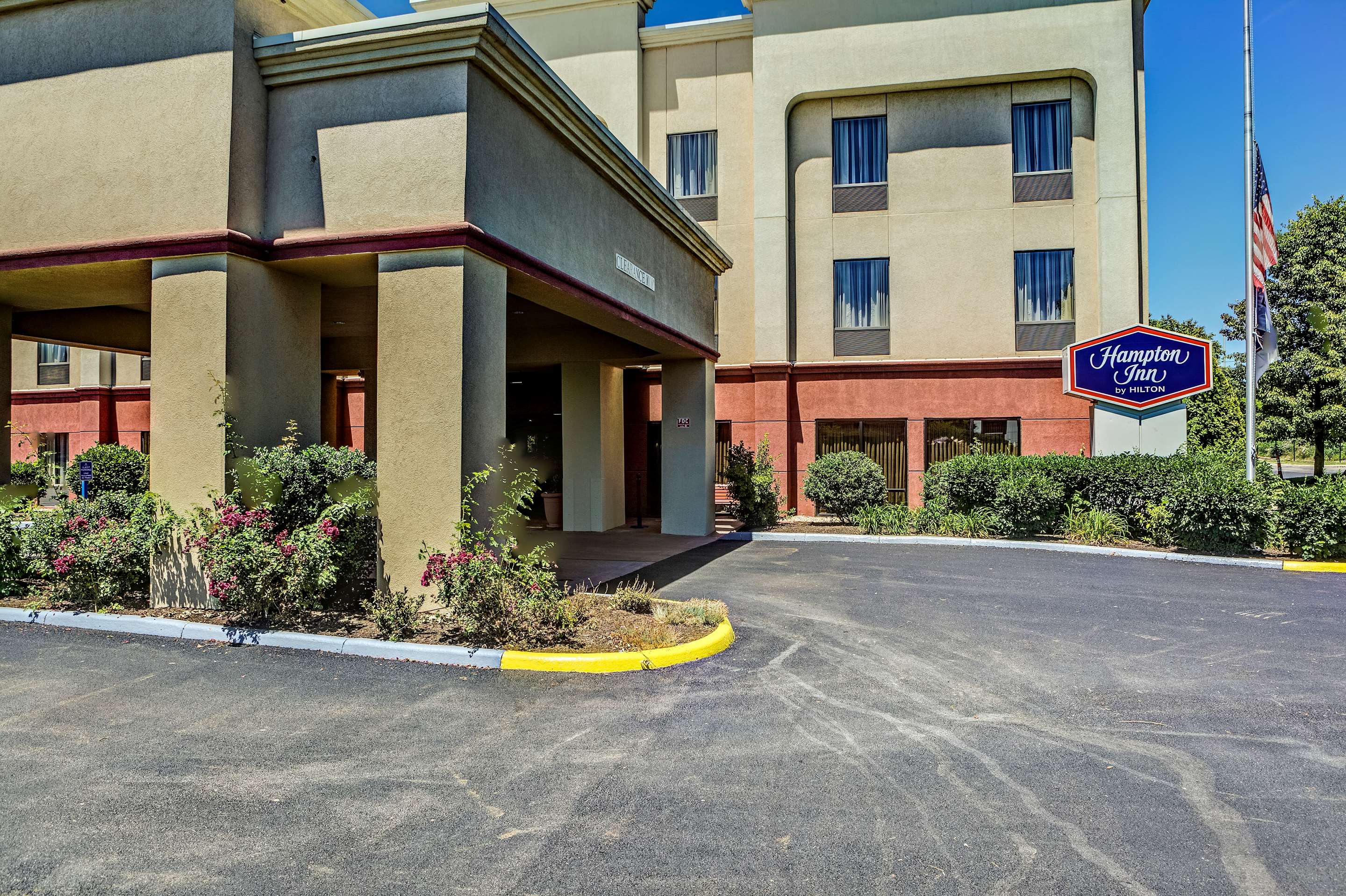 Exterior | Hampton Inn Columbus I-70E/Hamilton Road