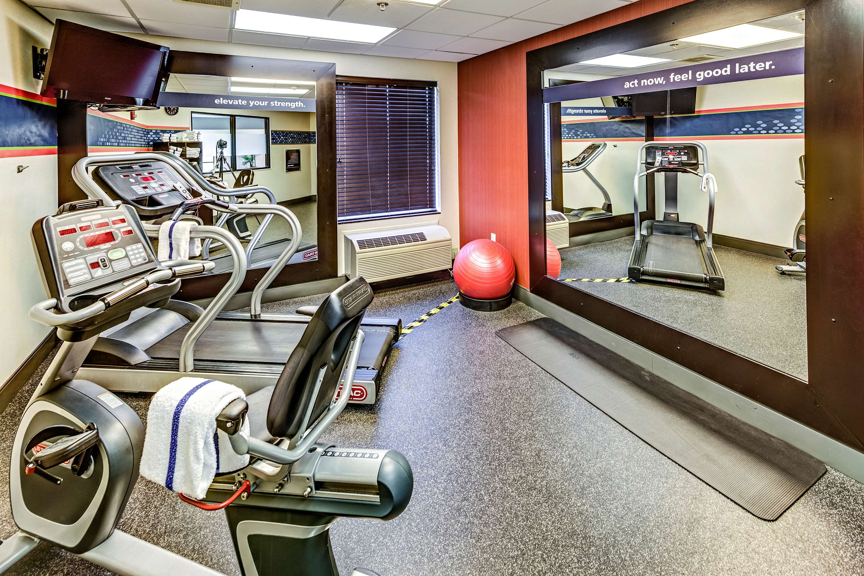 Health club fitness center gym | Hampton Inn Columbus I-70E/Hamilton Road
