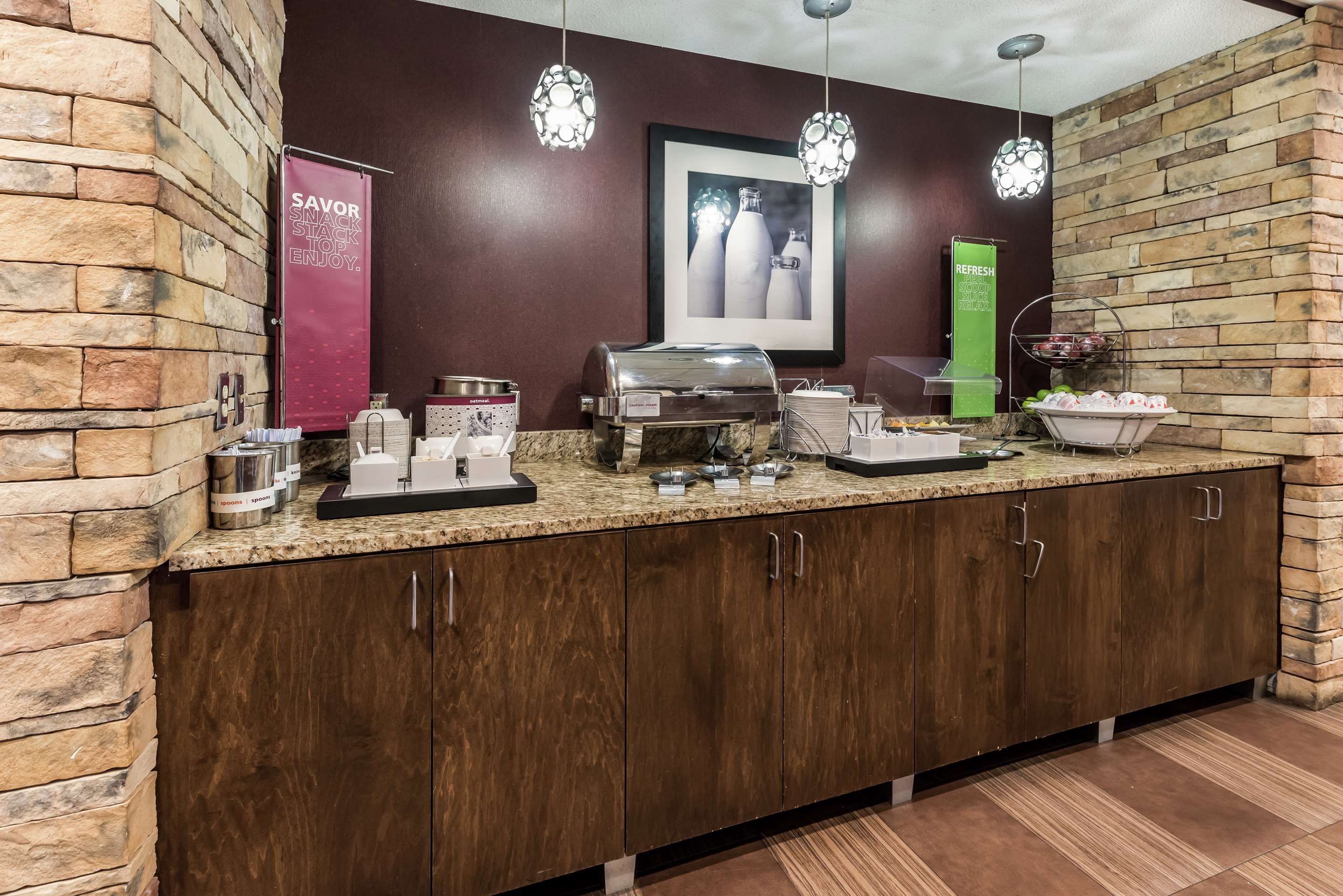Breakfast Area | Hampton Inn Columbus I-70E/Hamilton Road