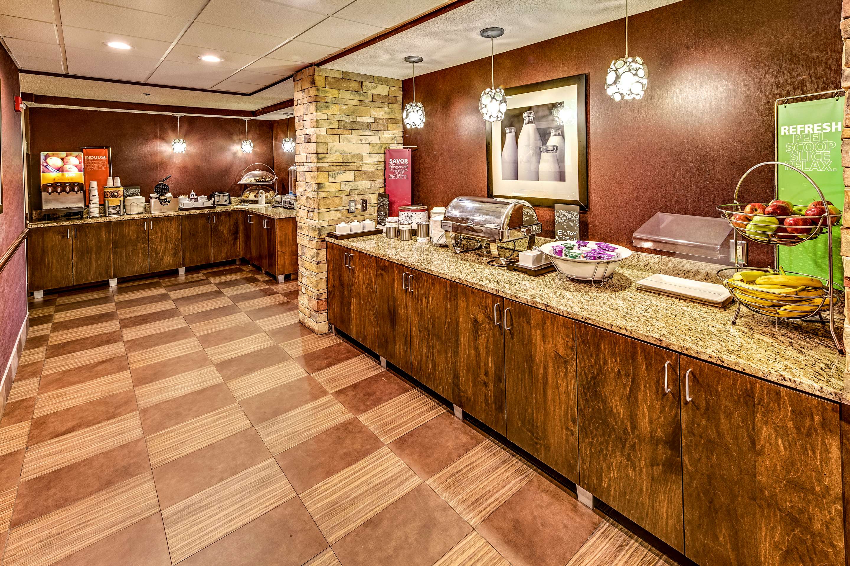 Restaurant | Hampton Inn Columbus I-70E/Hamilton Road