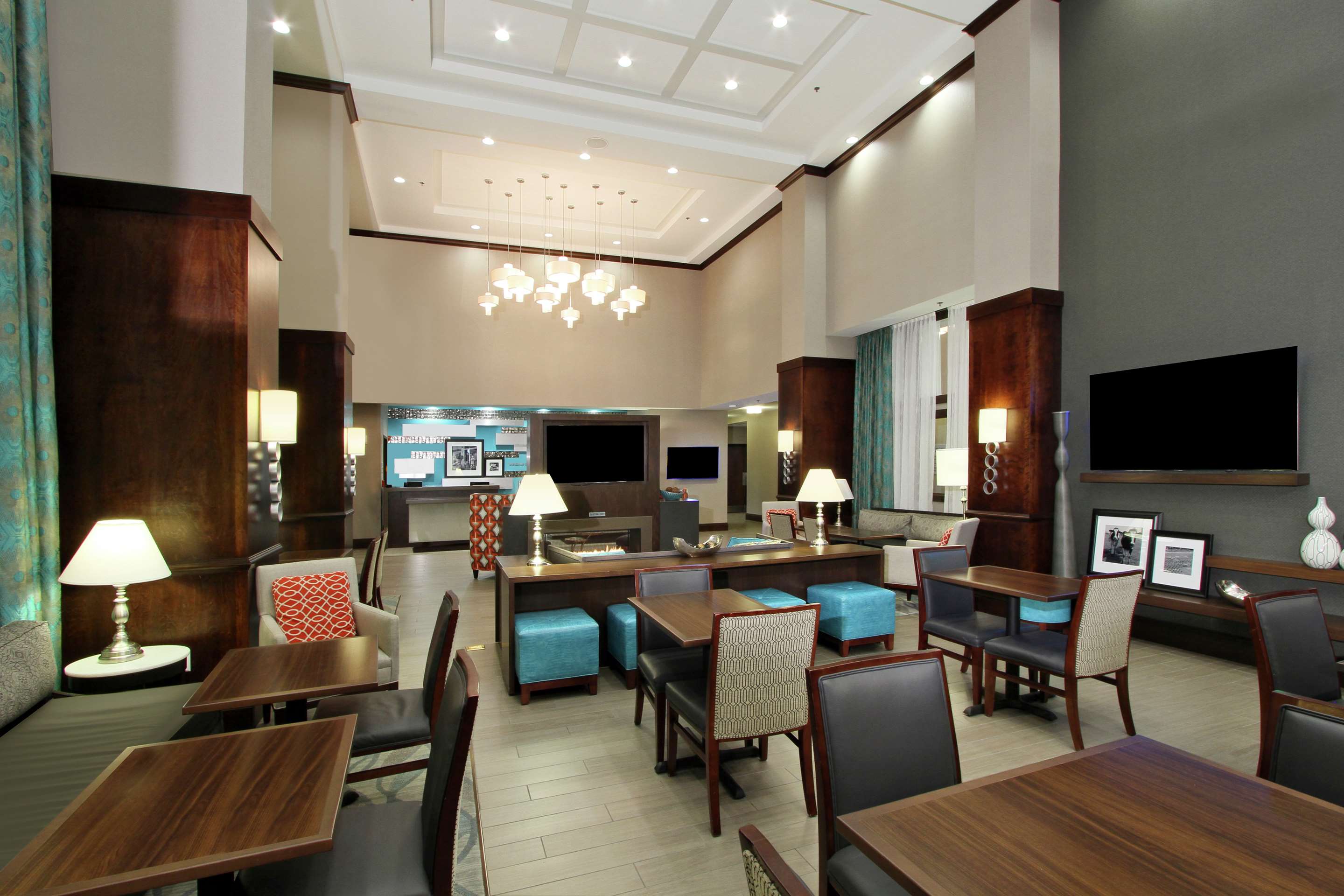 Lobby | Hampton Inn & Suites Columbus/University Area