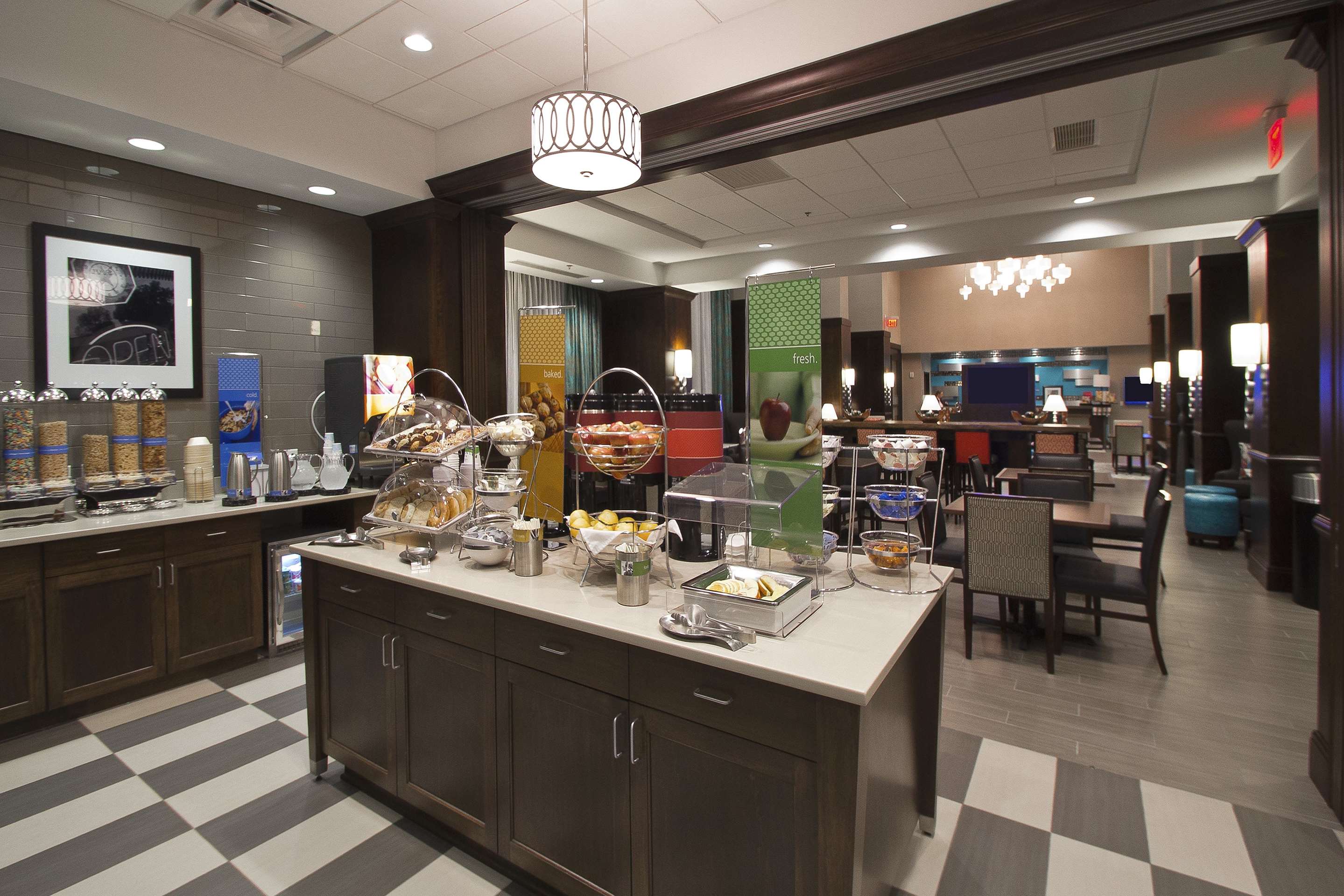 Restaurant | Hampton Inn & Suites Columbus/University Area