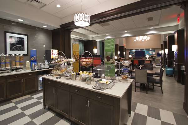 Restaurant - Hampton Inn & Suites University Area Columbus