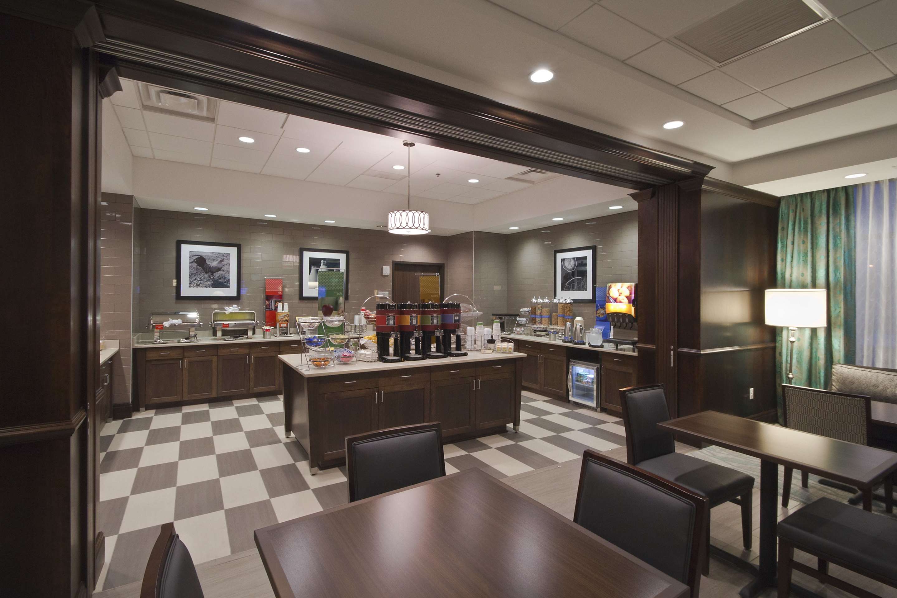 Restaurant | Hampton Inn & Suites Columbus/University Area