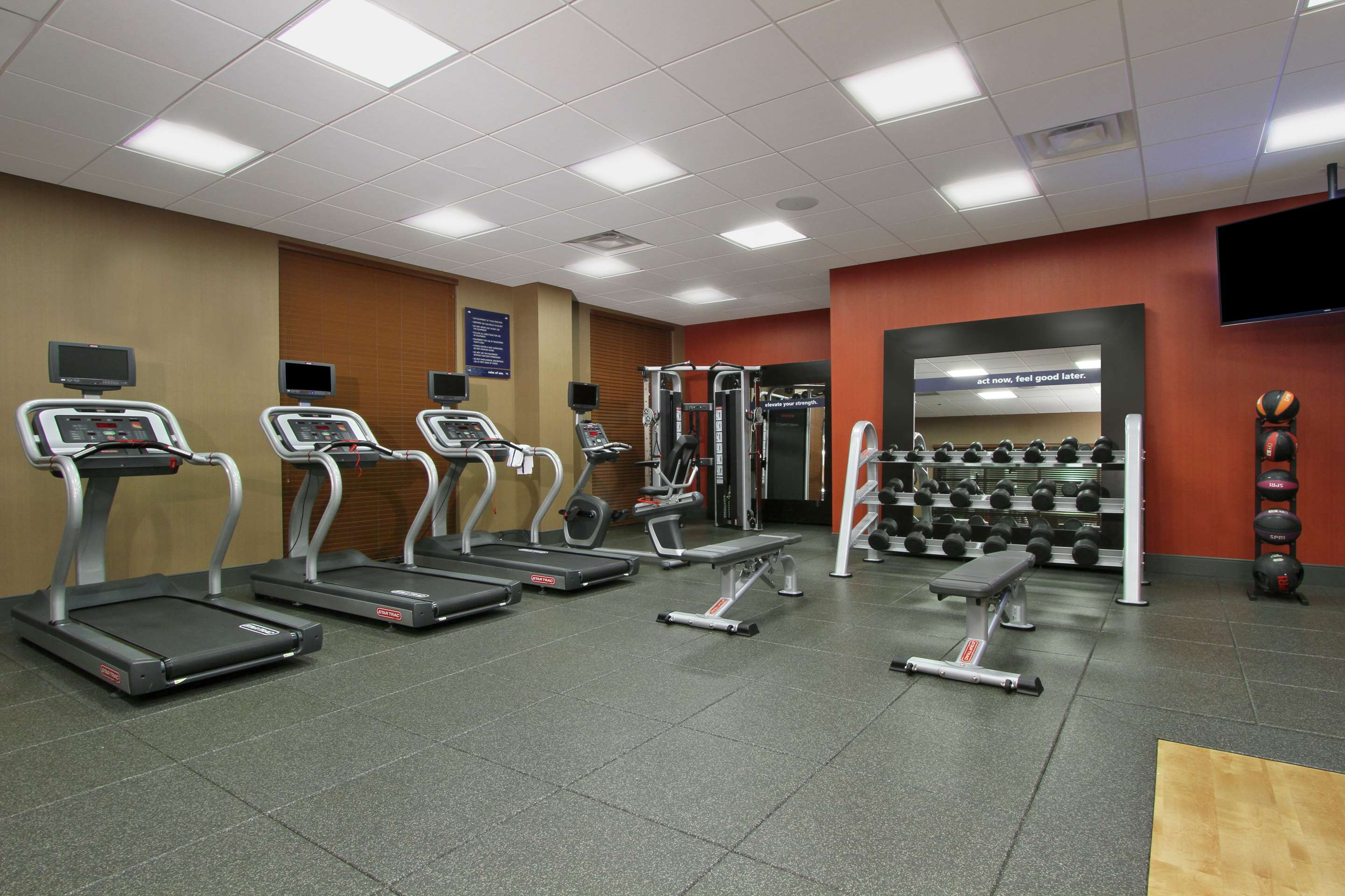 Health club fitness center gym | Hampton Inn & Suites Columbus/University Area