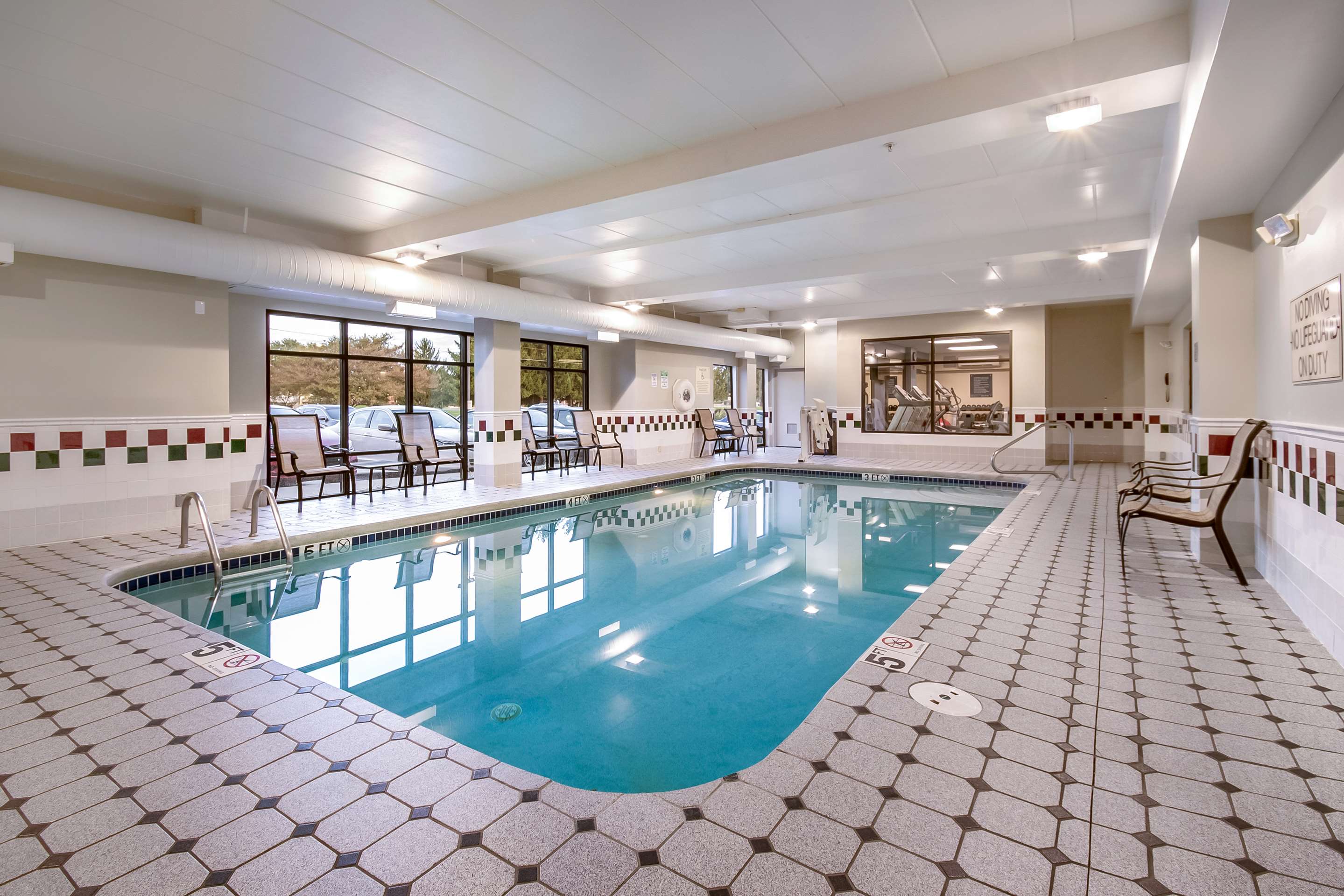 Pool | Hampton Inn West