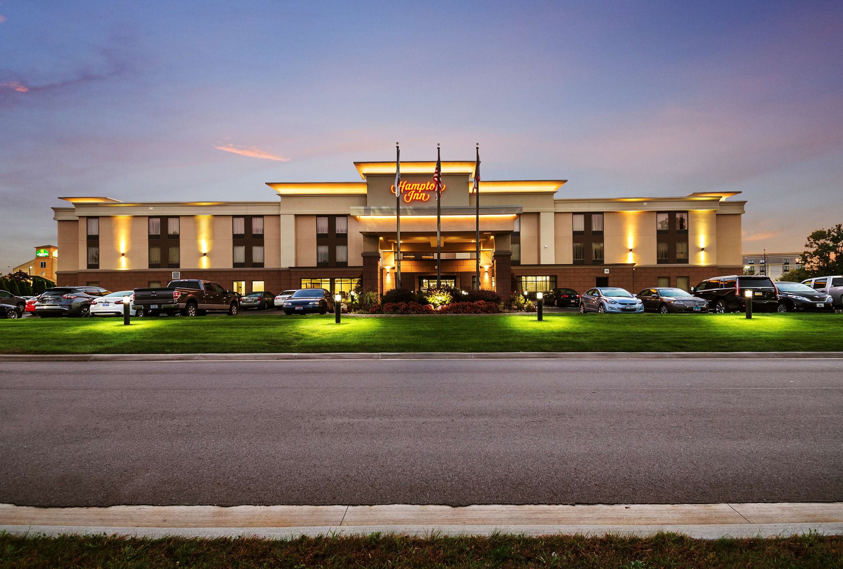Exterior | Hampton Inn West