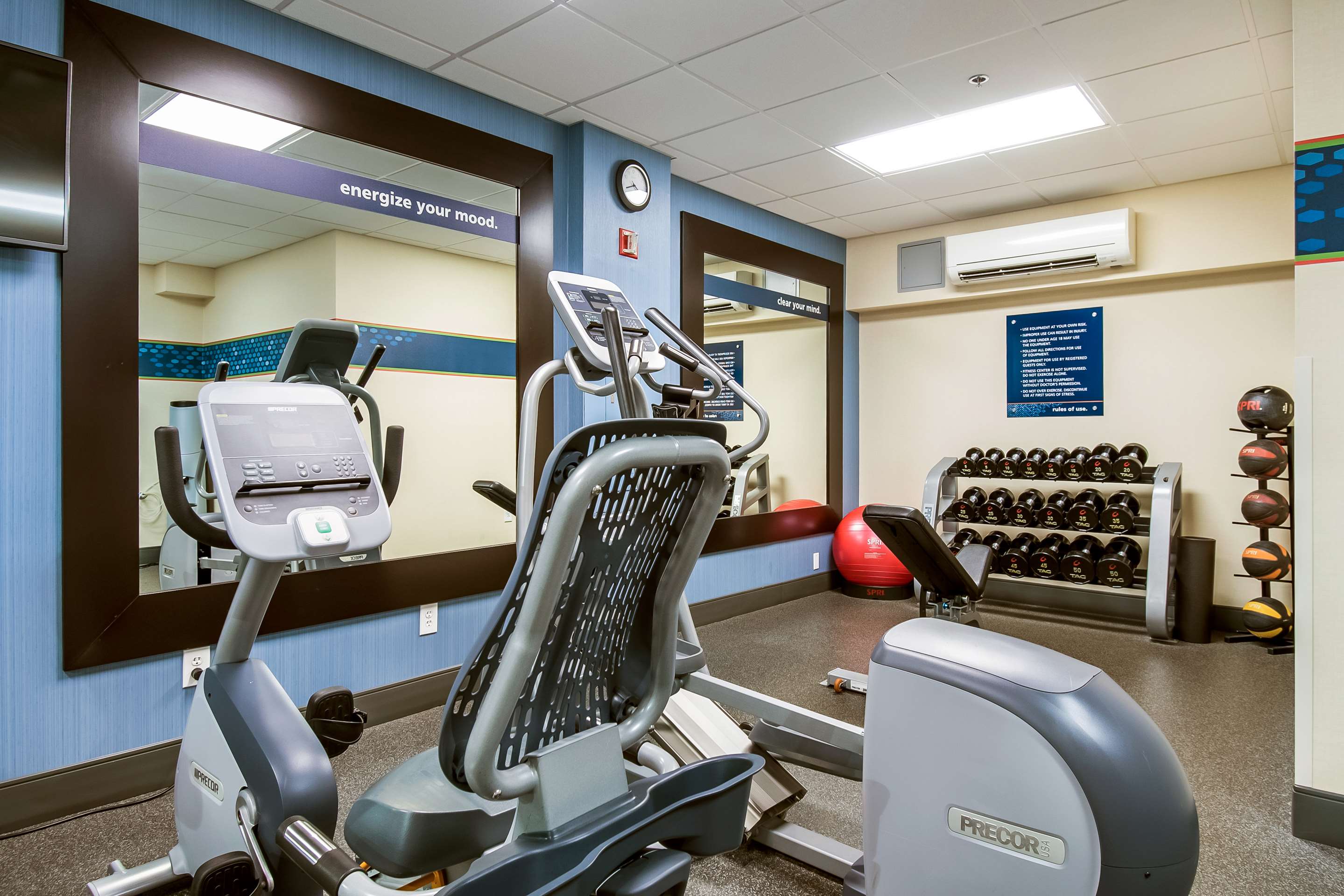 Health club fitness center gym | Hampton Inn West
