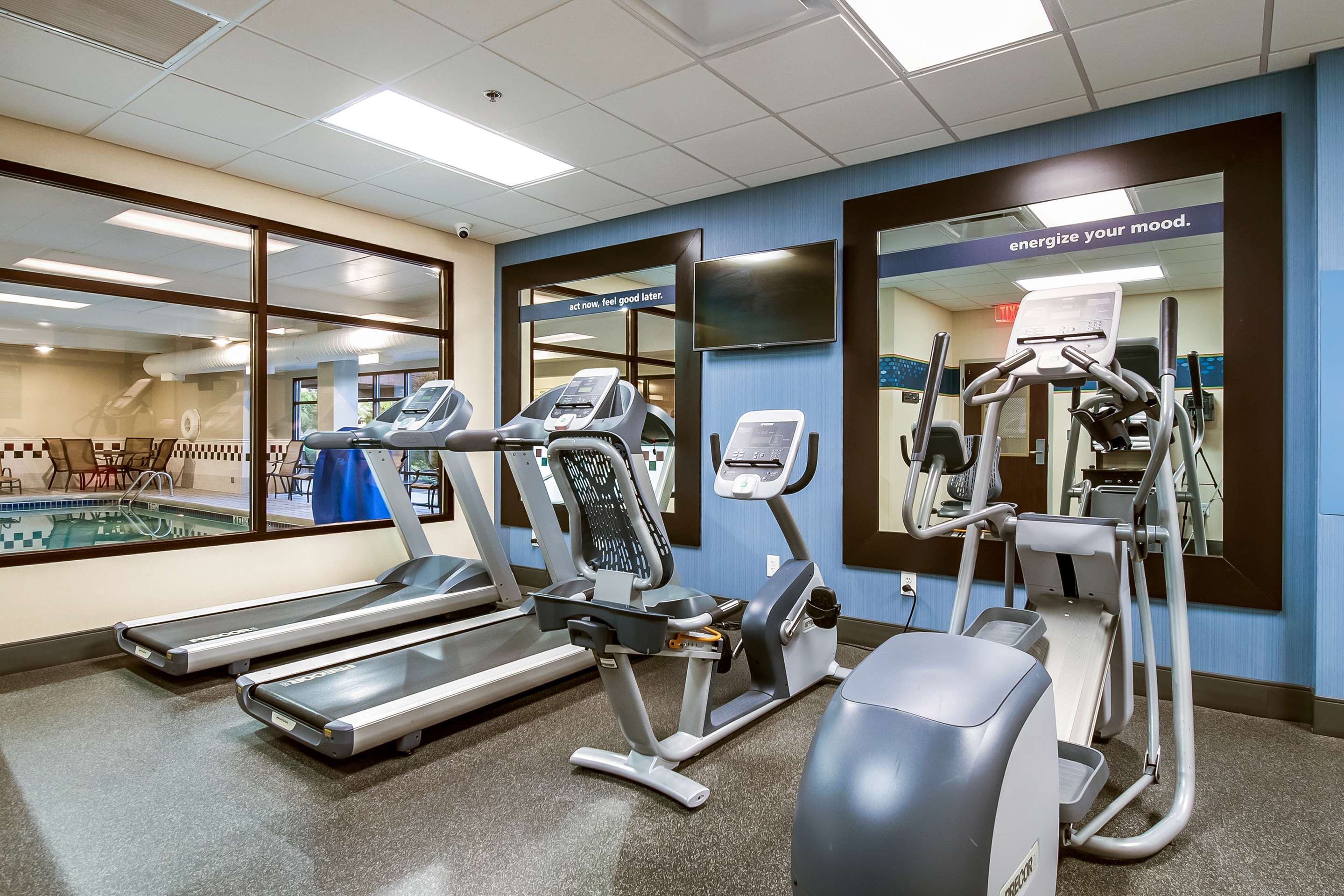 Health club fitness center gym | Hampton Inn West