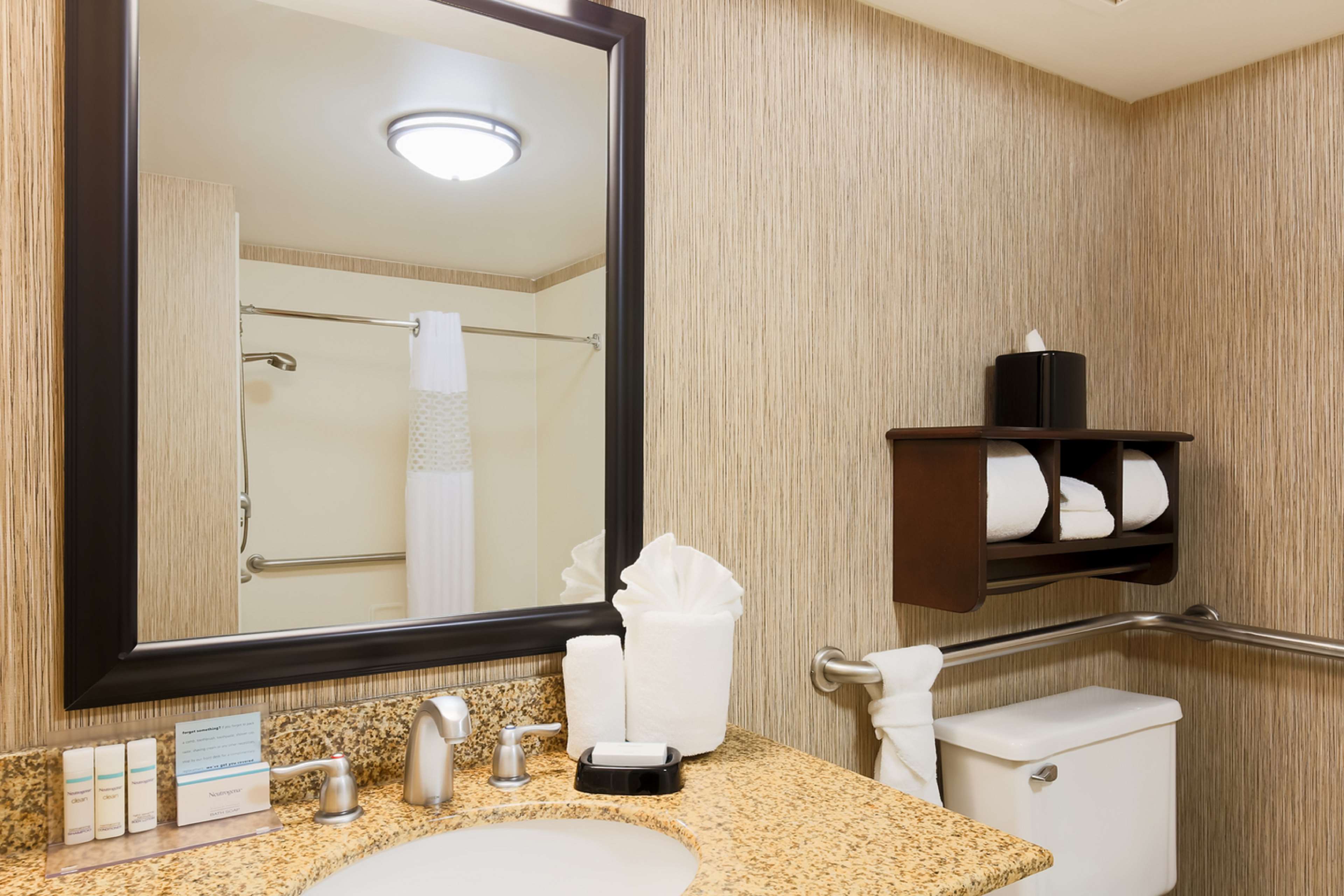 Hampton Inn by Hilton Champaign/Urbana Room Type - 1 KING ACC W TUB NON SMOK