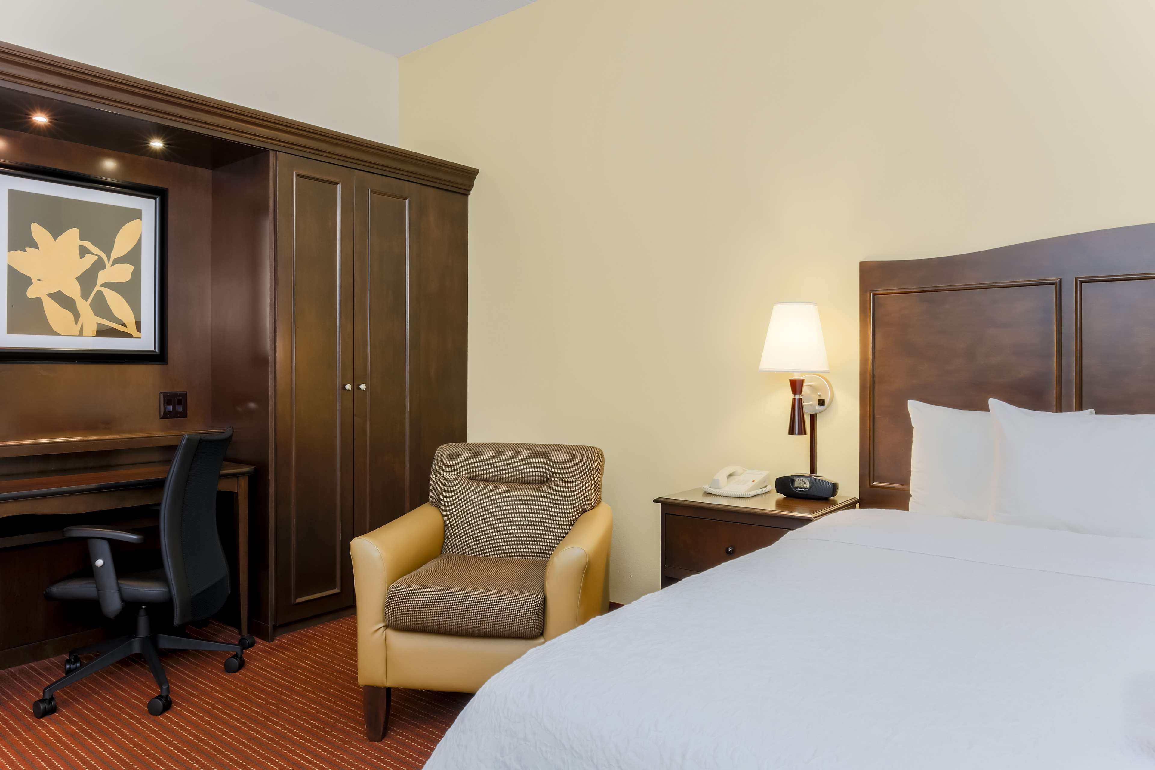 Hampton Inn by Hilton Champaign/Urbana Room Type - 1 KING BED NONSMOKING