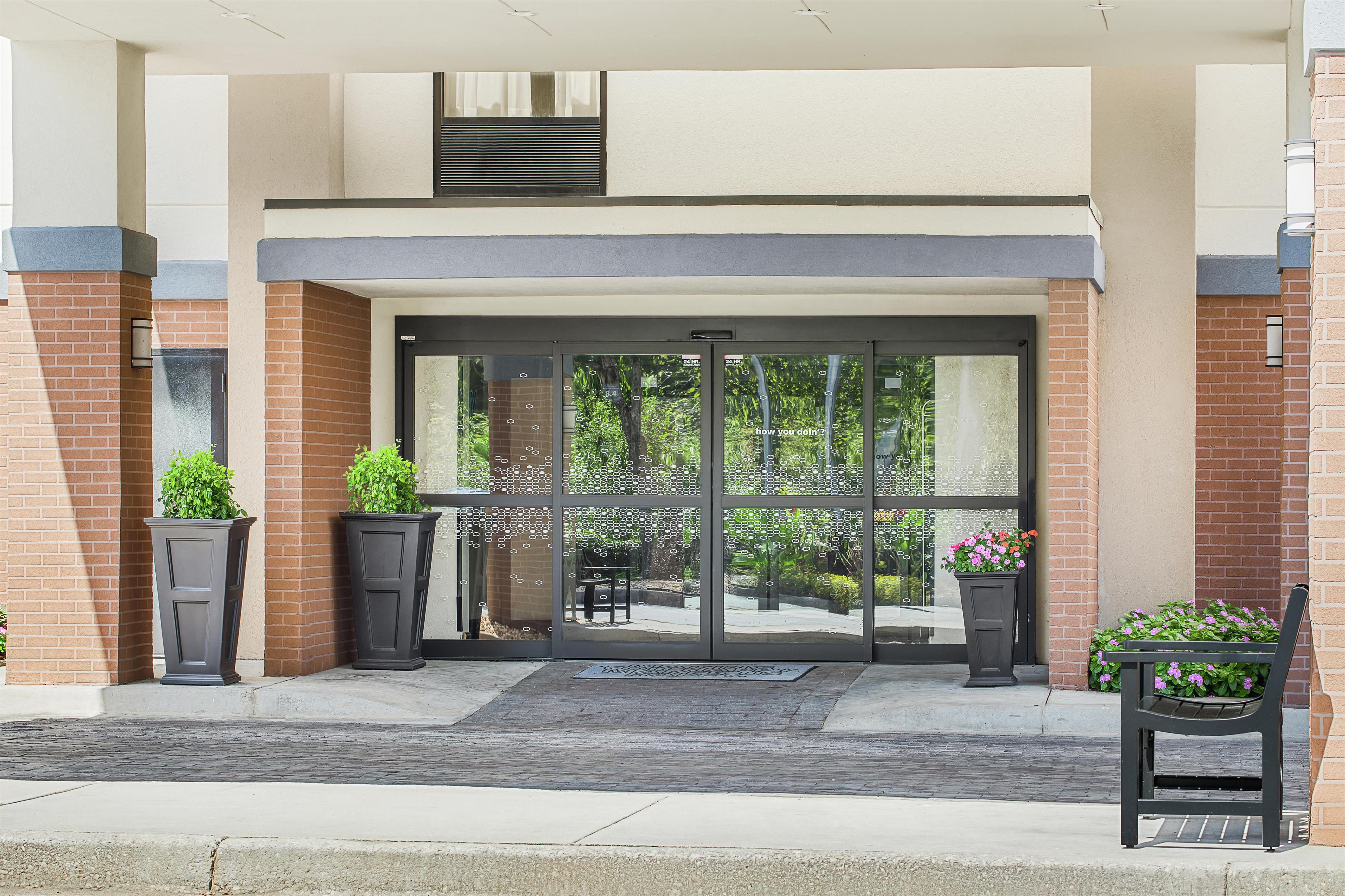 Exterior | Hampton Inn Commerce