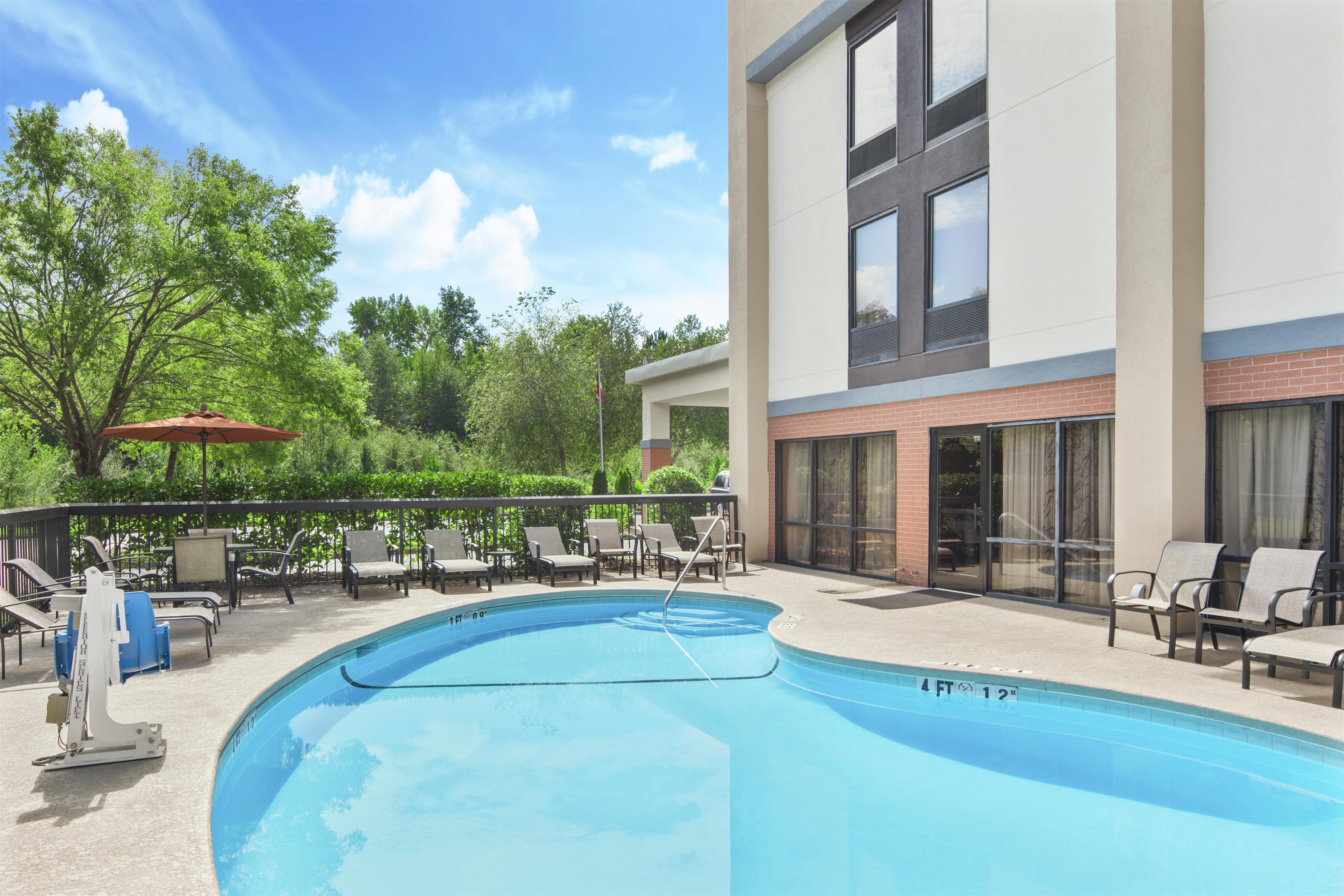 Pool | Hampton Inn Commerce
