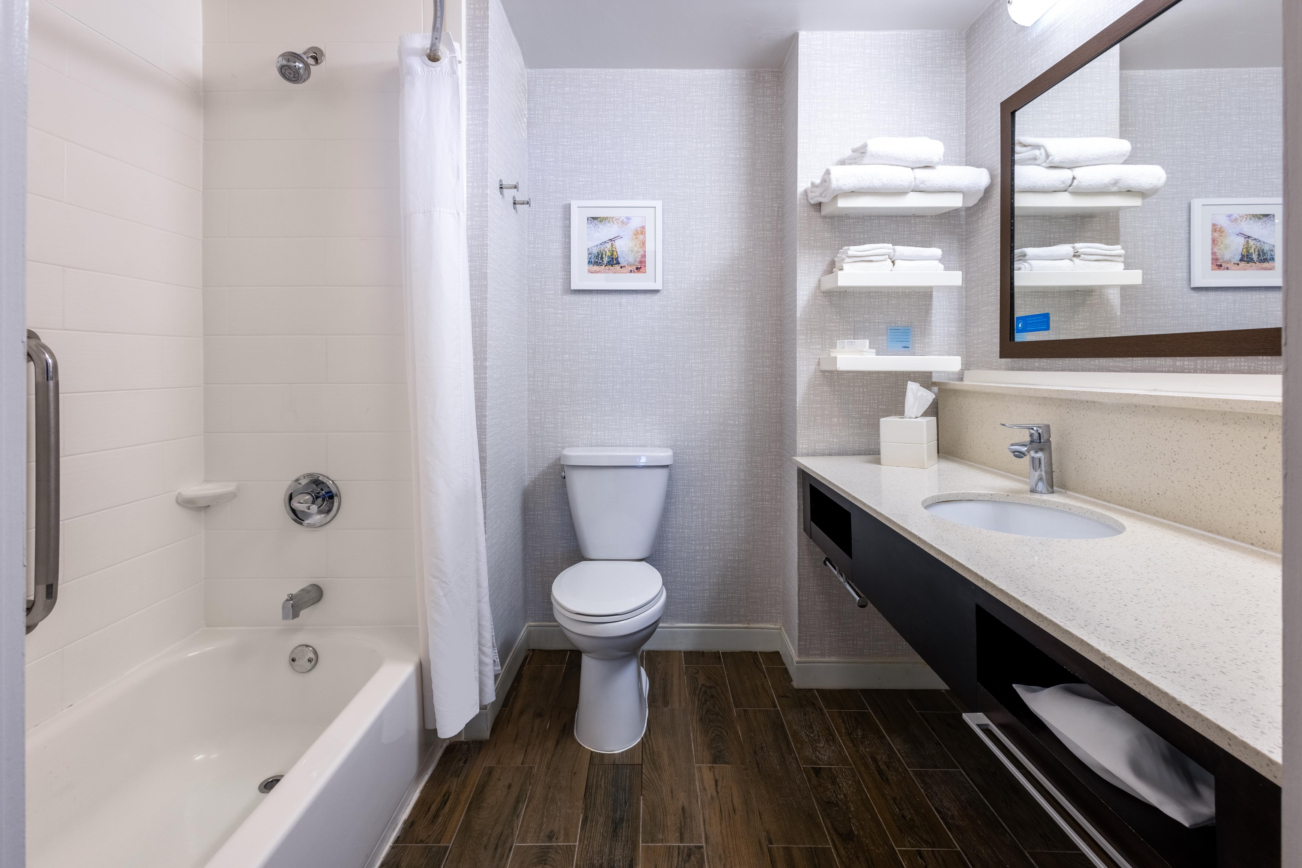 Hampton Inn by Hilton Commerce Room Type - 2 QNS MICROWV FRIDGE NS WI