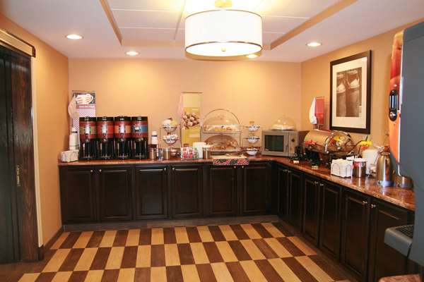 Restaurant - Hampton Inn Commack - I-495, Exits 52 & 53
