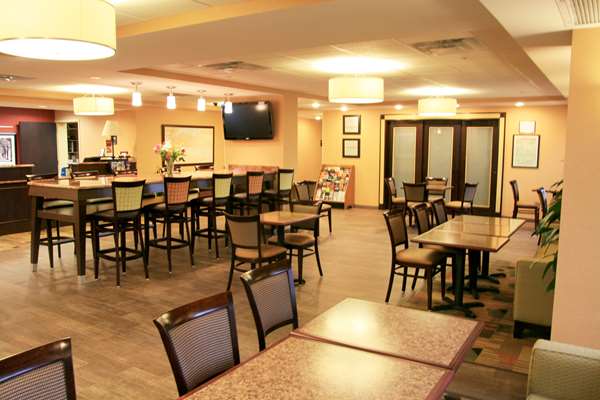 Restaurant - Hampton Inn Commack - I-495, Exits 52 & 53